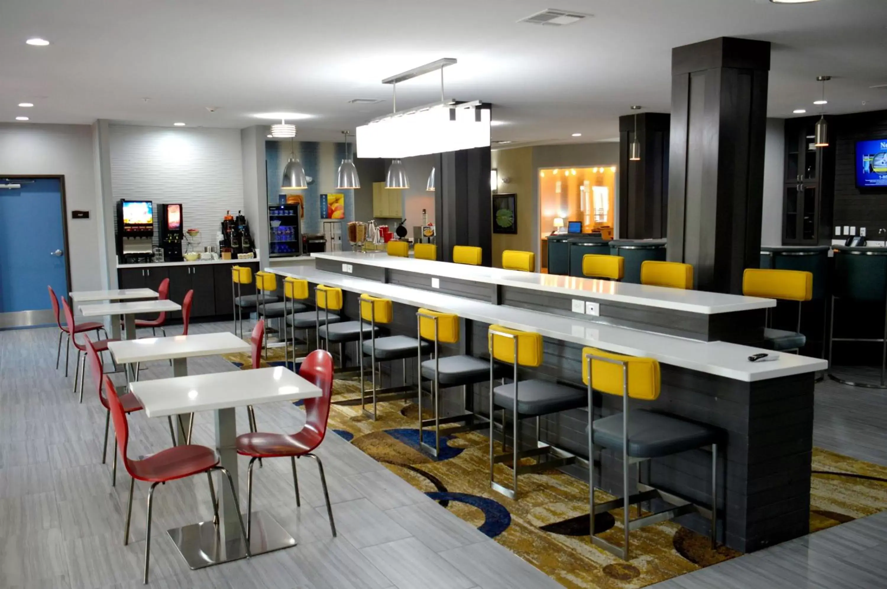 Restaurant/places to eat, Lounge/Bar in Best Western Plus Airport Inn & Suites