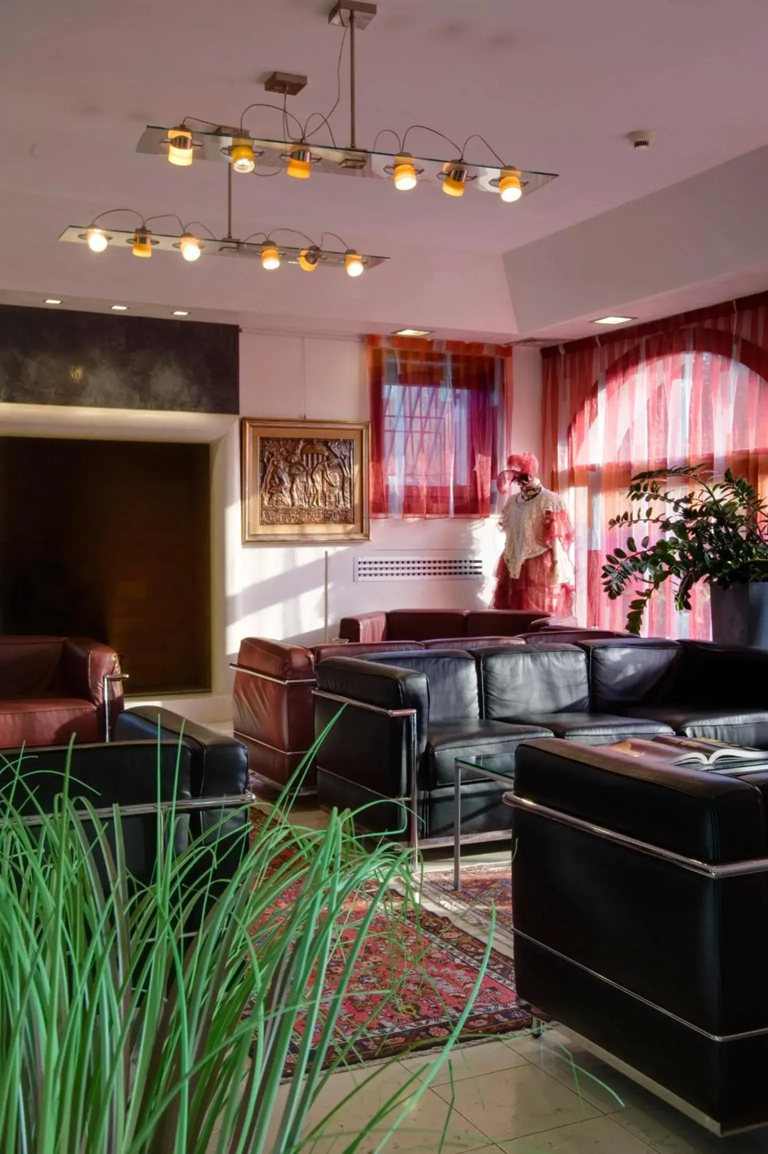 Communal lounge/ TV room in Annia Park Hotel Venice Airport