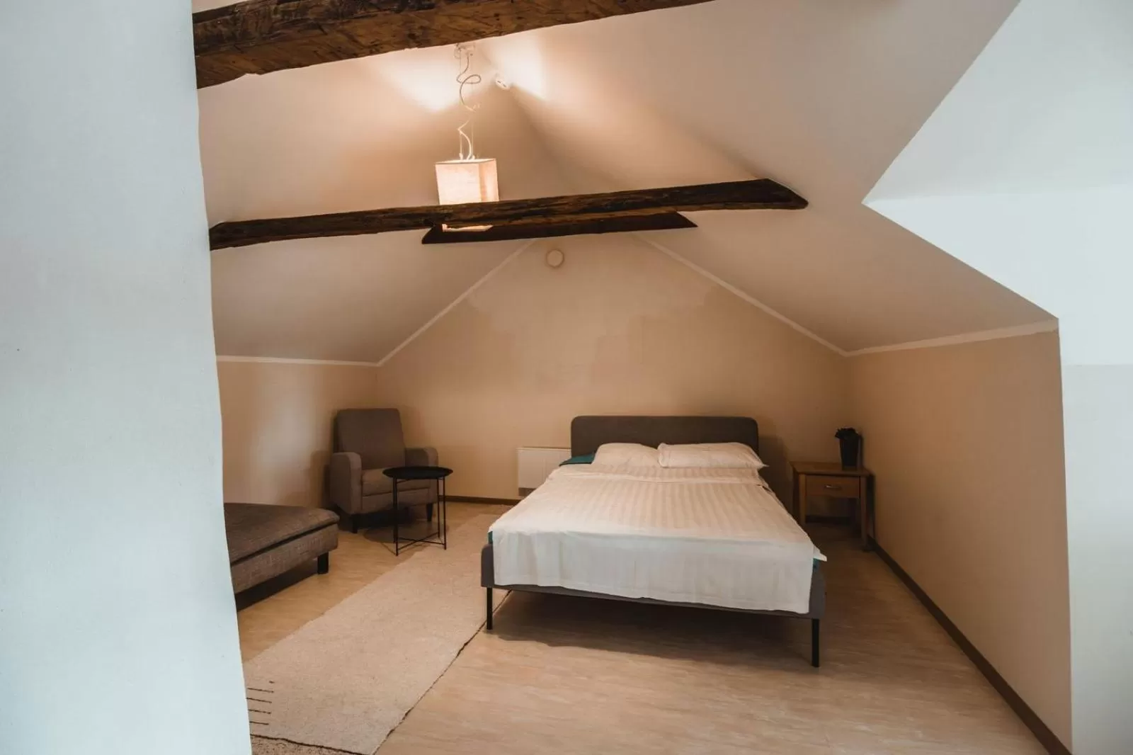 Photo of the whole room, Bed in Hostel Uskumatu