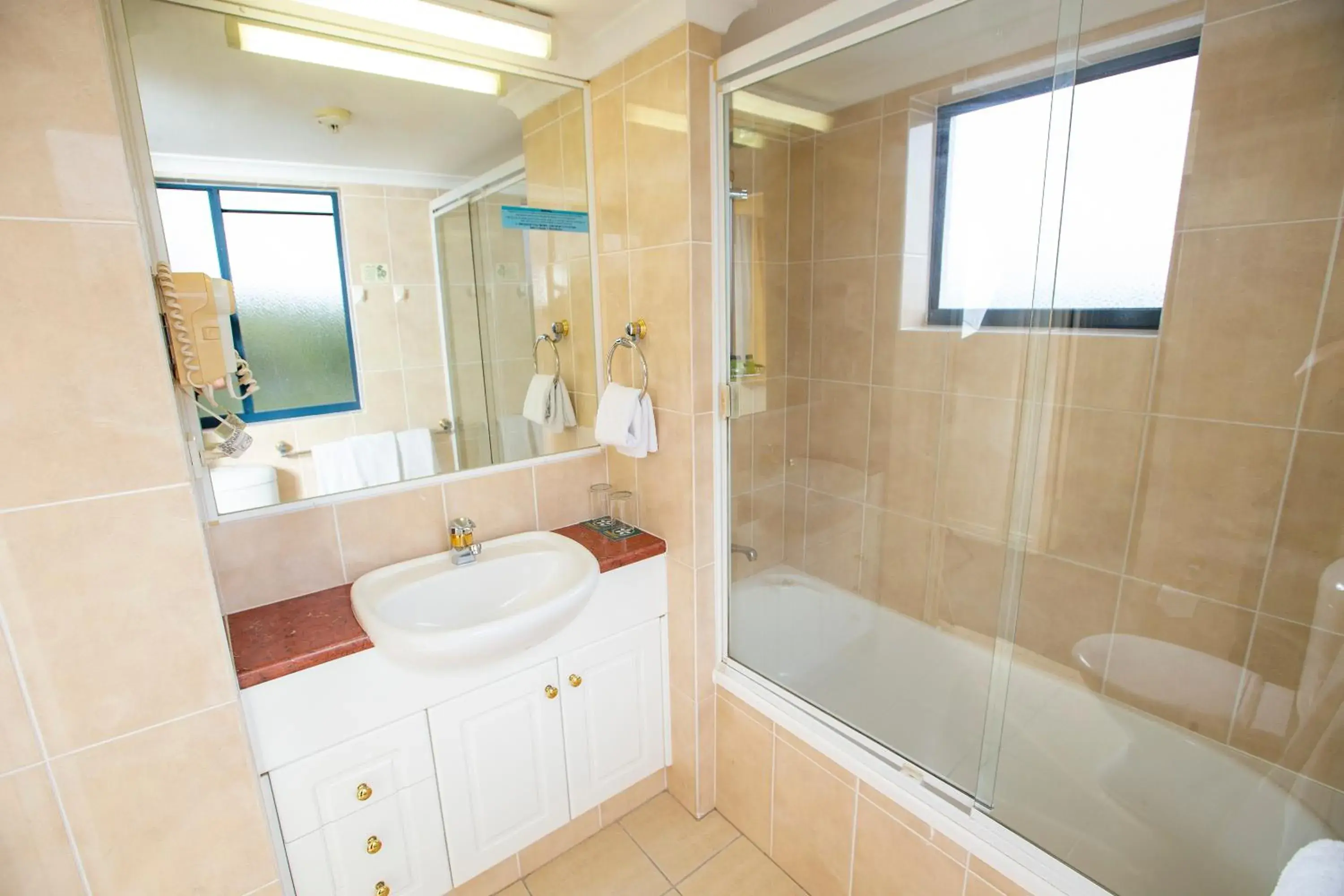 Shower, Bathroom in Springwood Tower Apartment Hotel