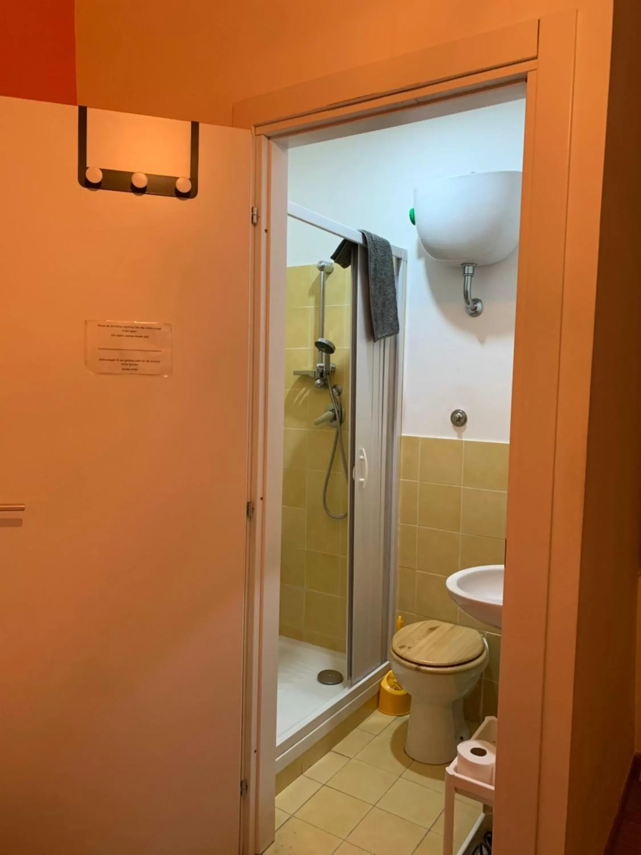 Shower, Bathroom in B&B Tarumbò