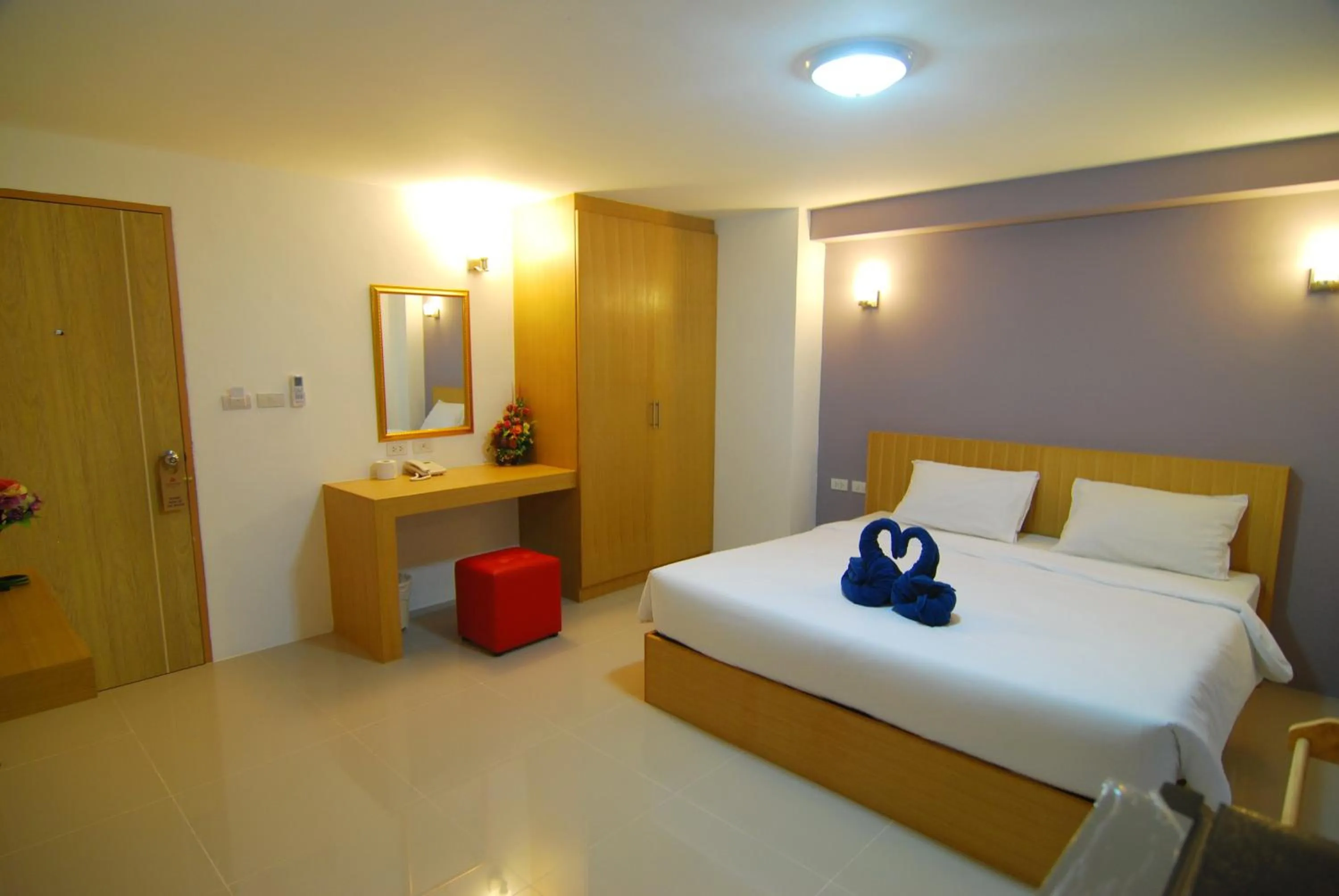 Photo of the whole room, Bed in Leelawadee Naka