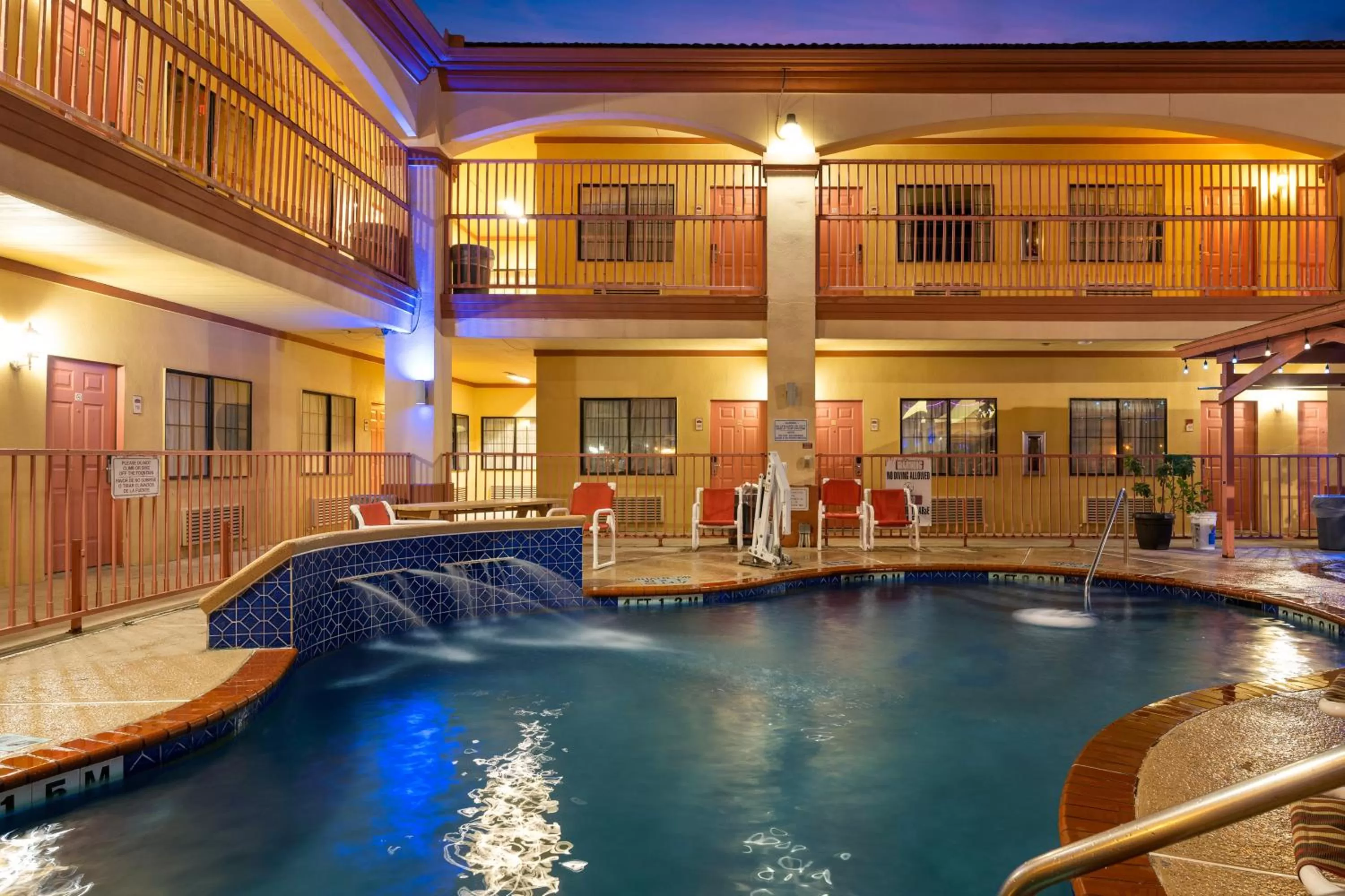 Swimming pool in Casa Rosa Inn