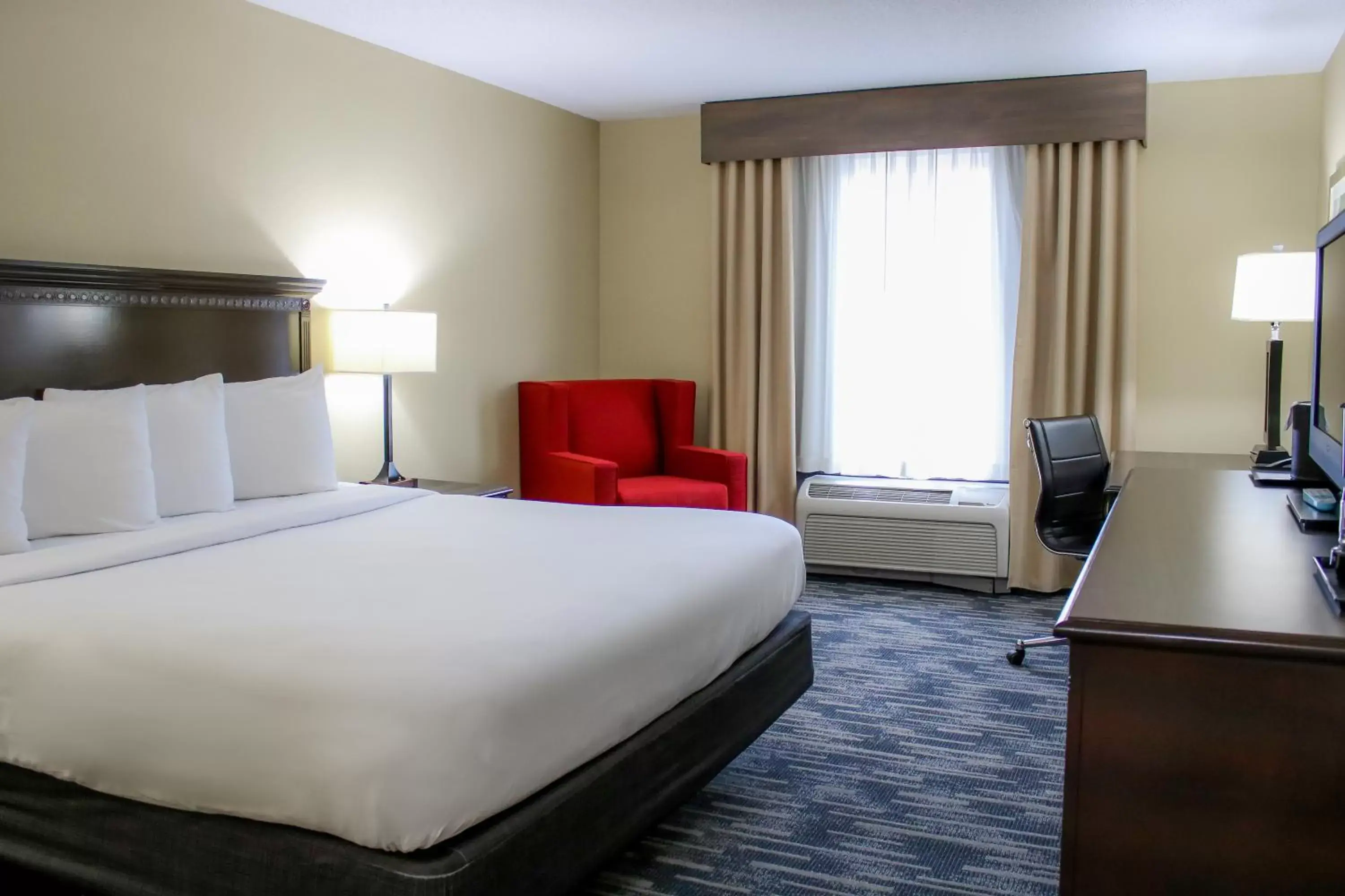 Bedroom, Bed in Country Inn & Suites by Radisson, Richmond West at I-64, VA