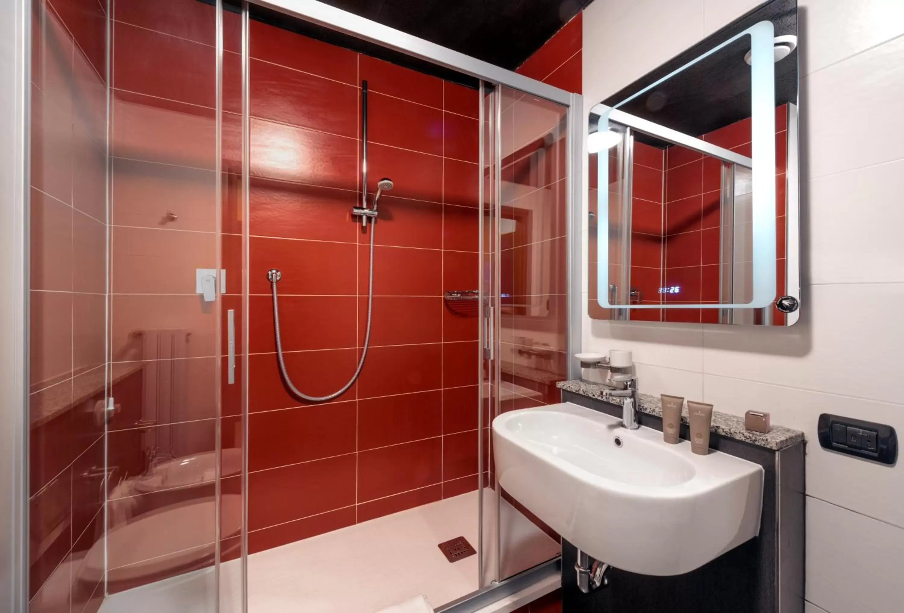 Bathroom in iH Hotels Bologna Amadeus