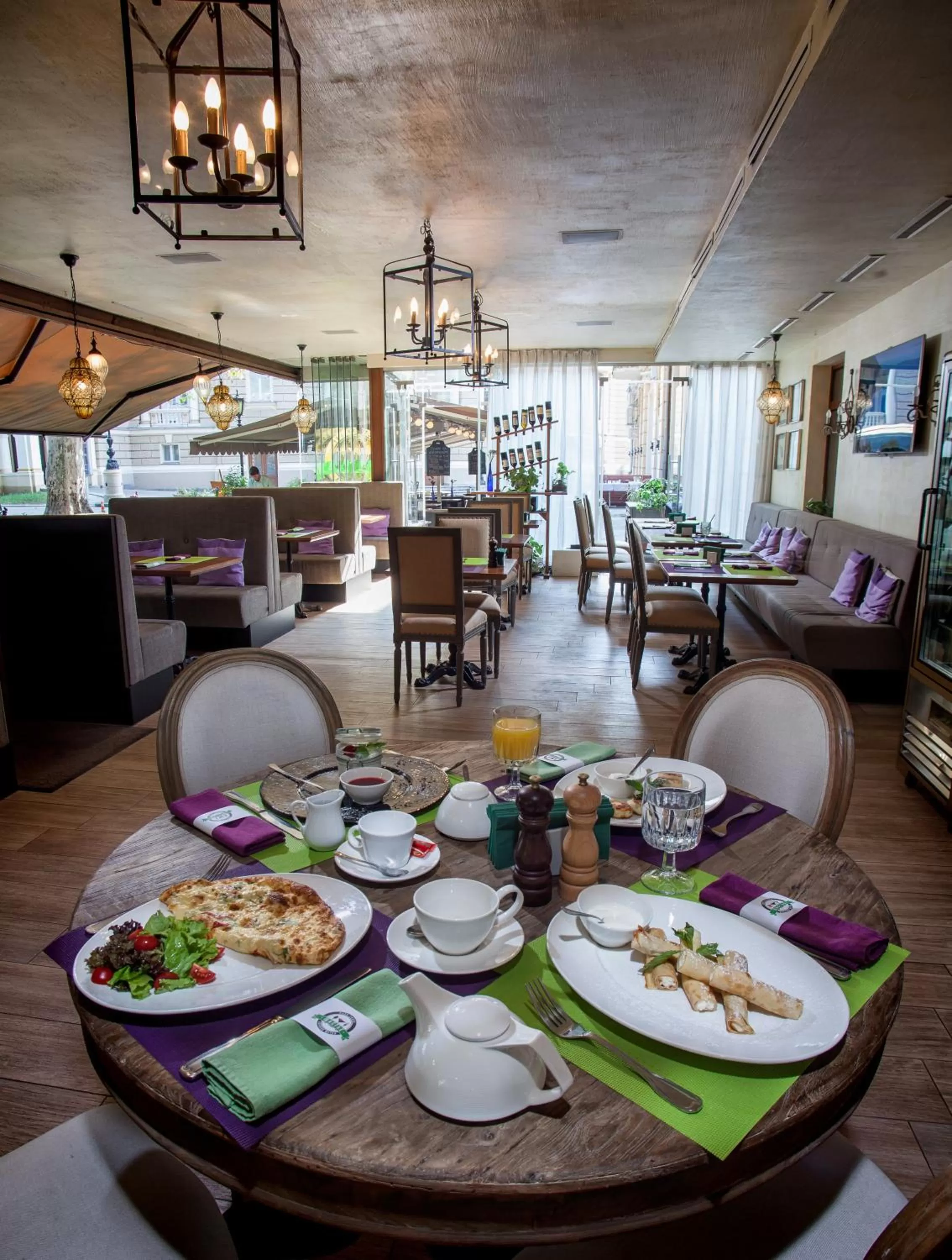 Restaurant/places to eat in Boutique Hotel Palais Royal