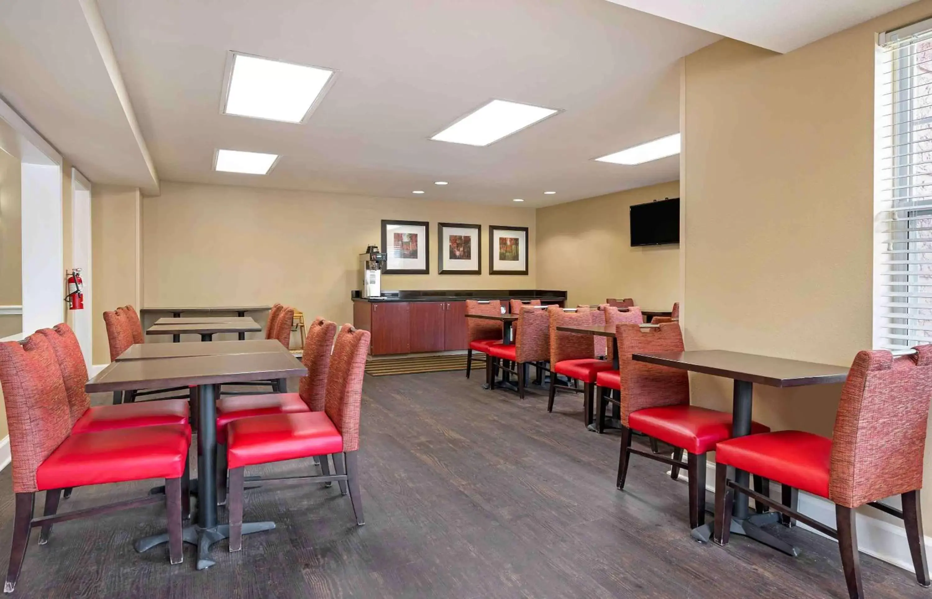 Breakfast, Restaurant/Places to Eat in Extended Stay America Suites - Indianapolis - Airport - W Southern Ave