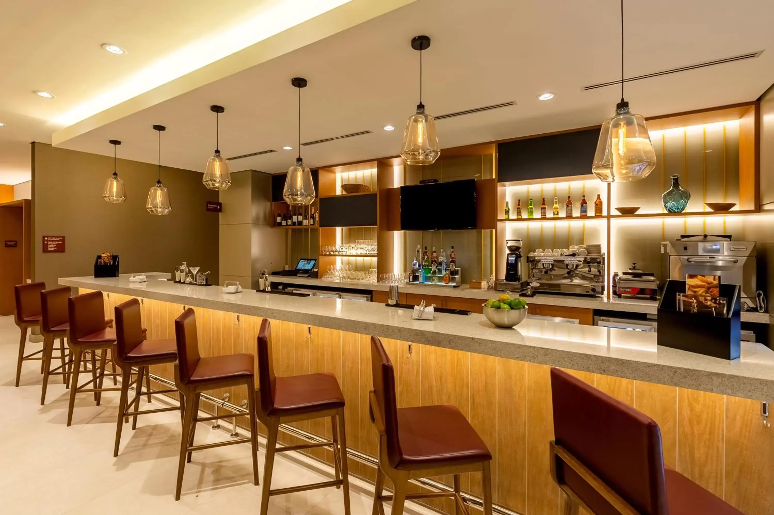 Lounge or bar, Restaurant/Places to Eat in Hyatt Place Macae