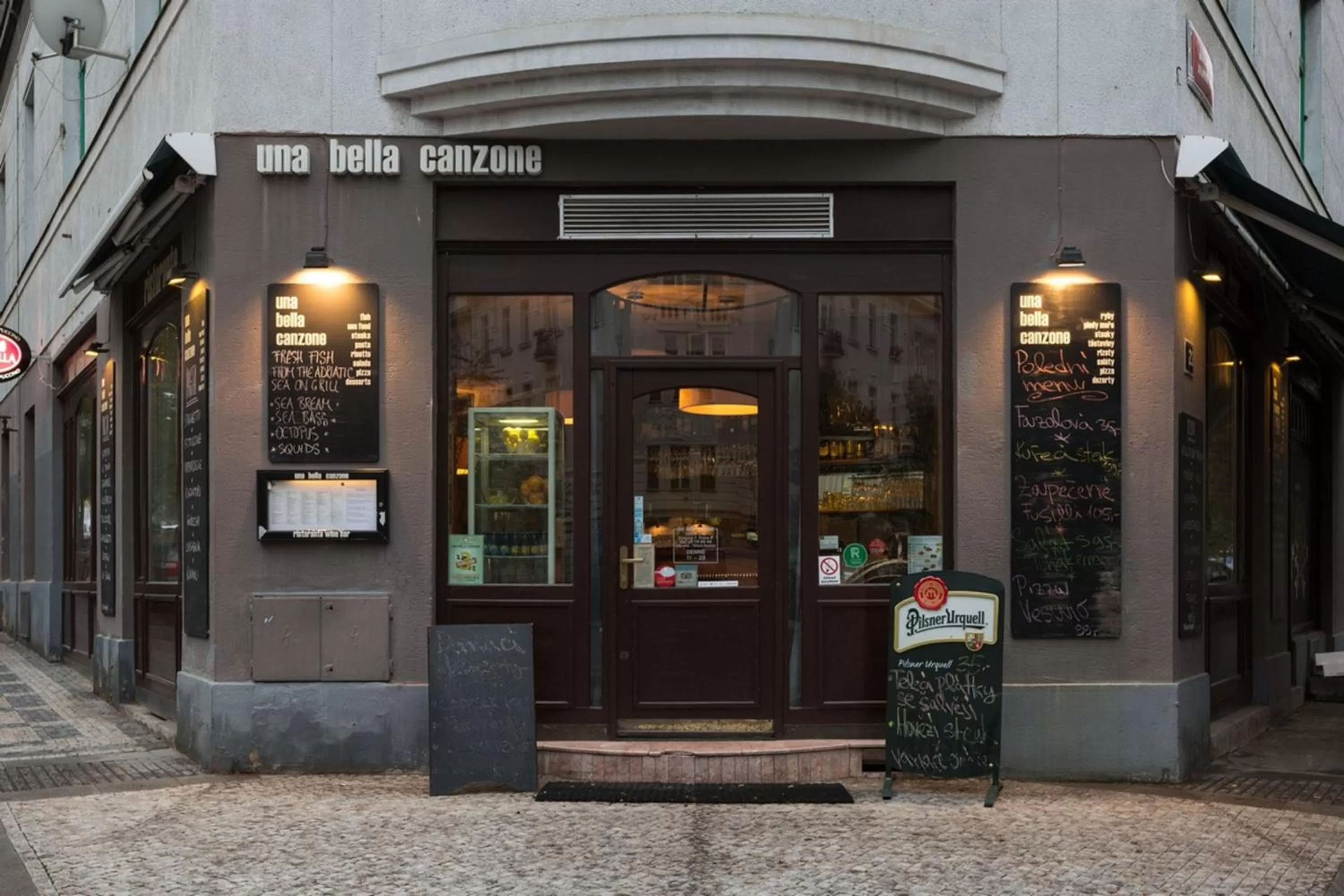 Restaurant/places to eat in City Castle Aparthotel