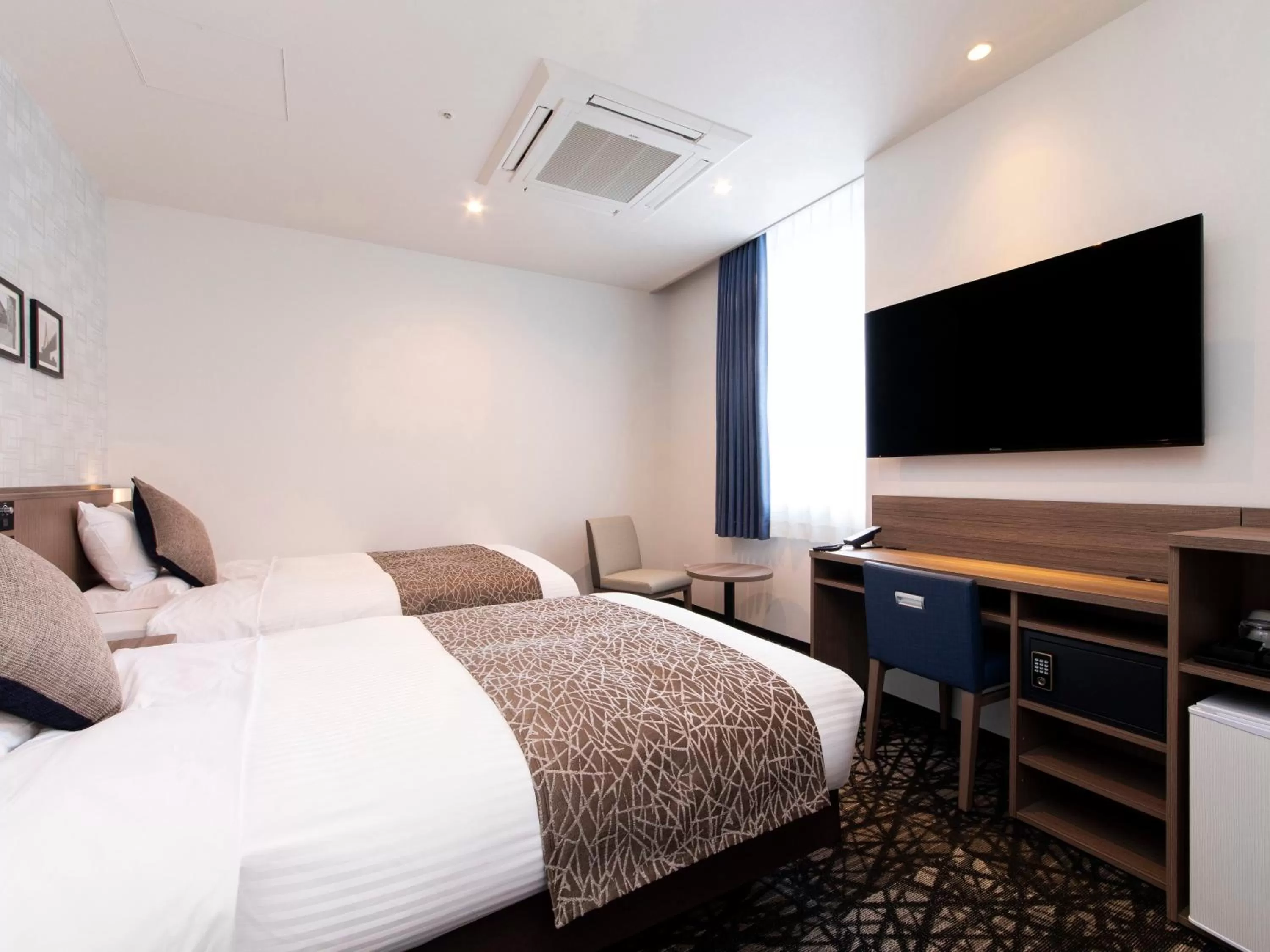 Photo of the whole room, Bed in HOTEL MYSTAYS Aomori Station