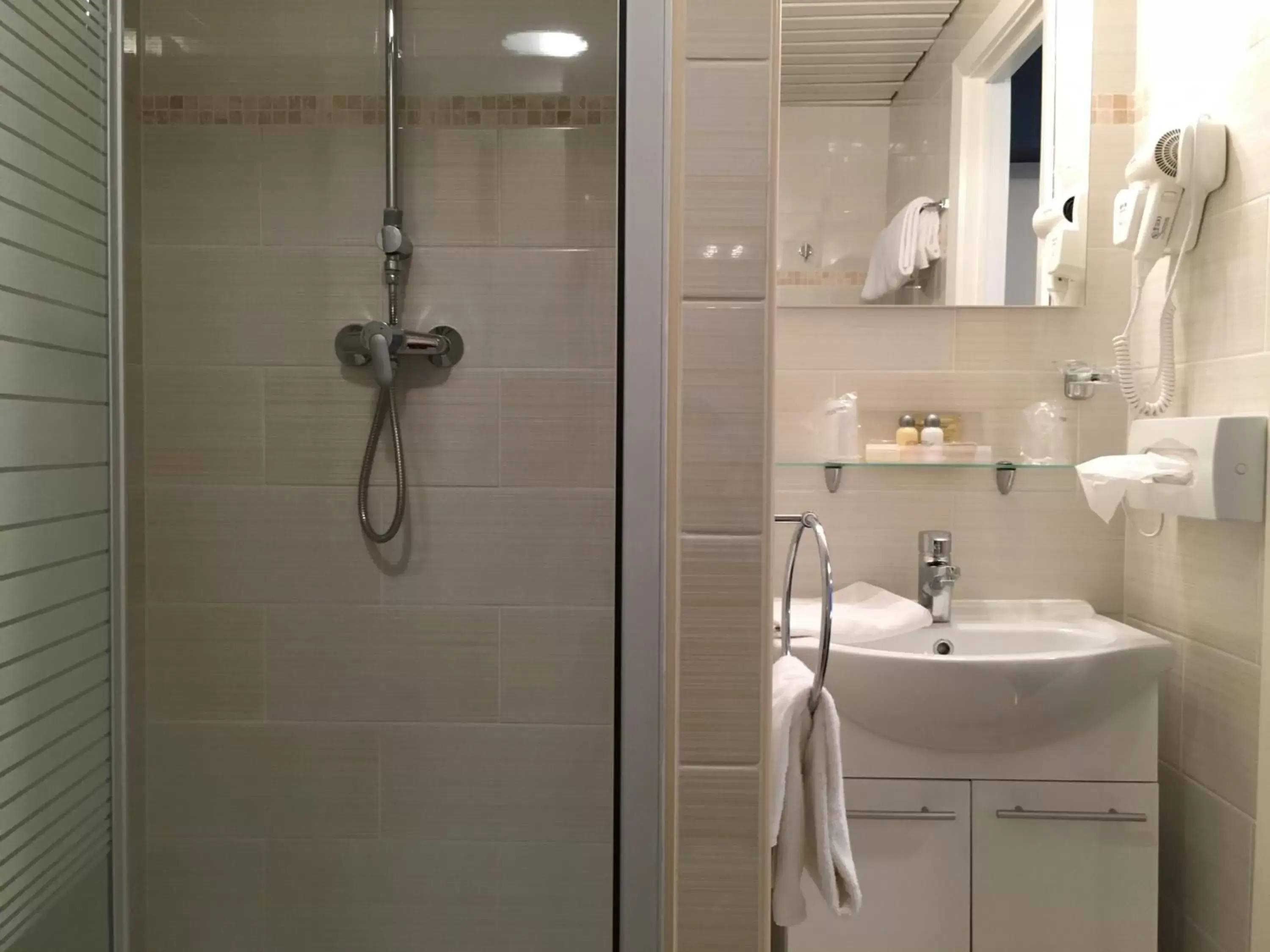 Shower, Bathroom in First Euroflat Hotel