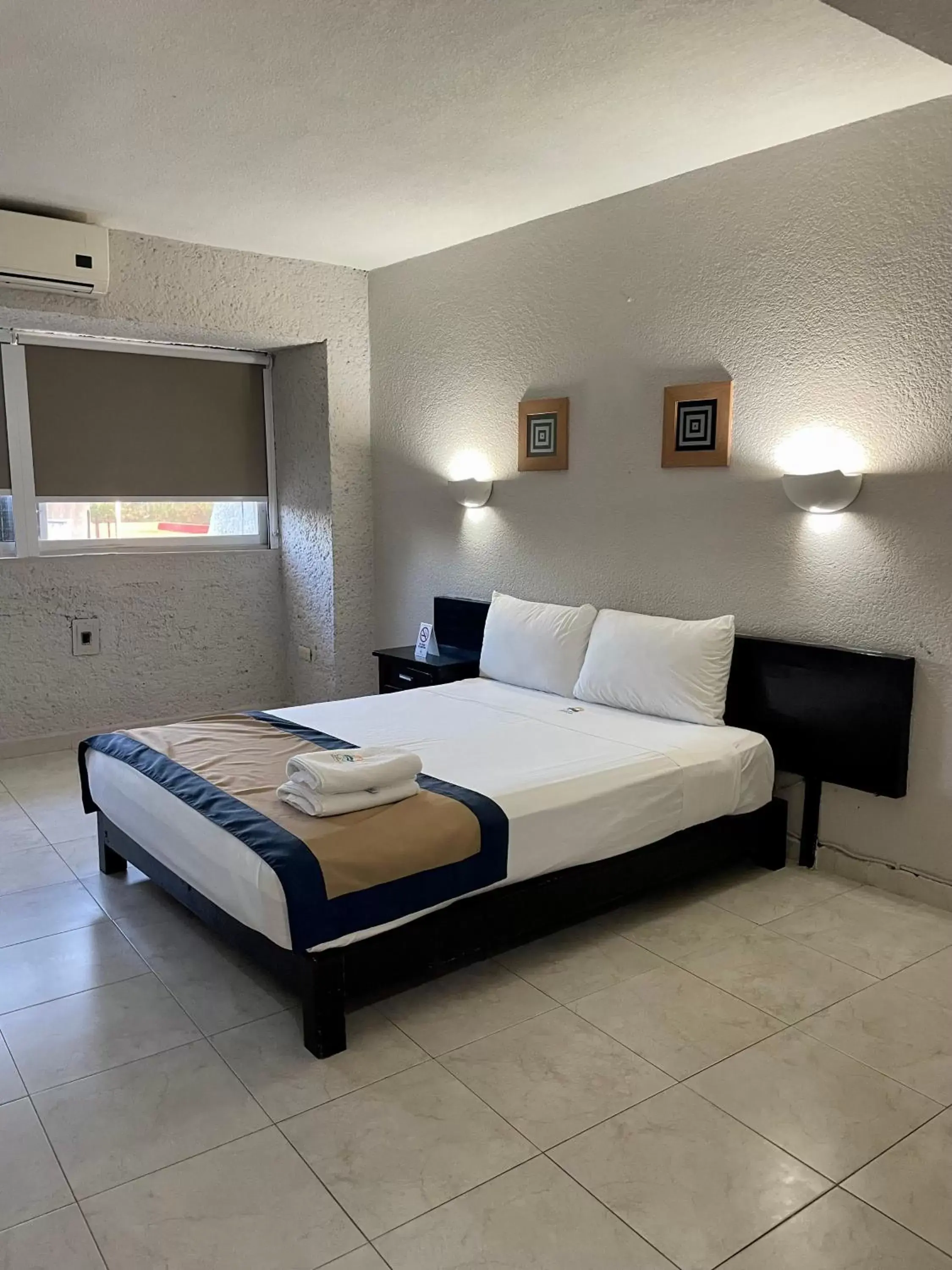 TV and multimedia, Bed in Hotel Caribe Internacional Cancun