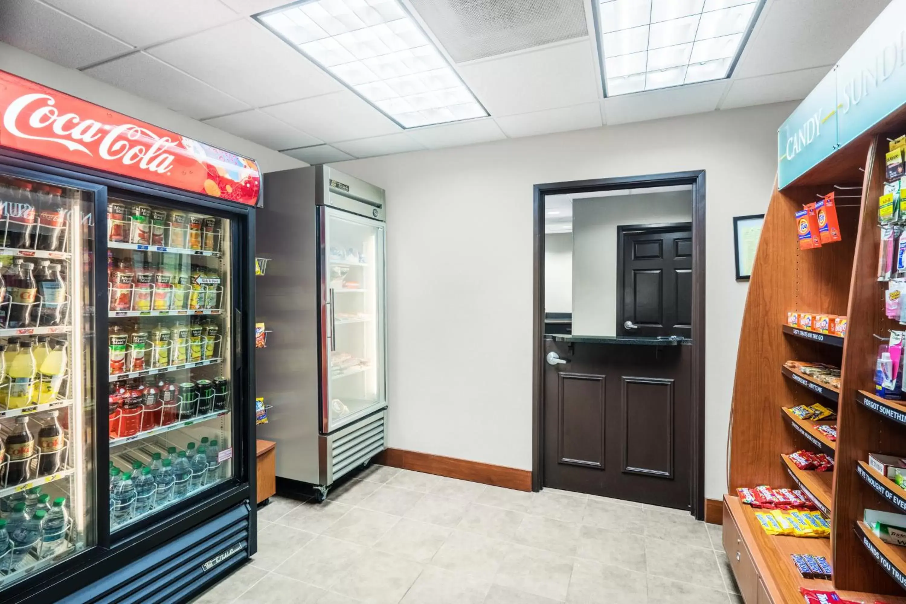 Lobby or reception in Staybridge Suites Memphis-Poplar Ave East by IHG Lobby or reception in Staybridge Suites Memphis-Poplar Ave East by IHG