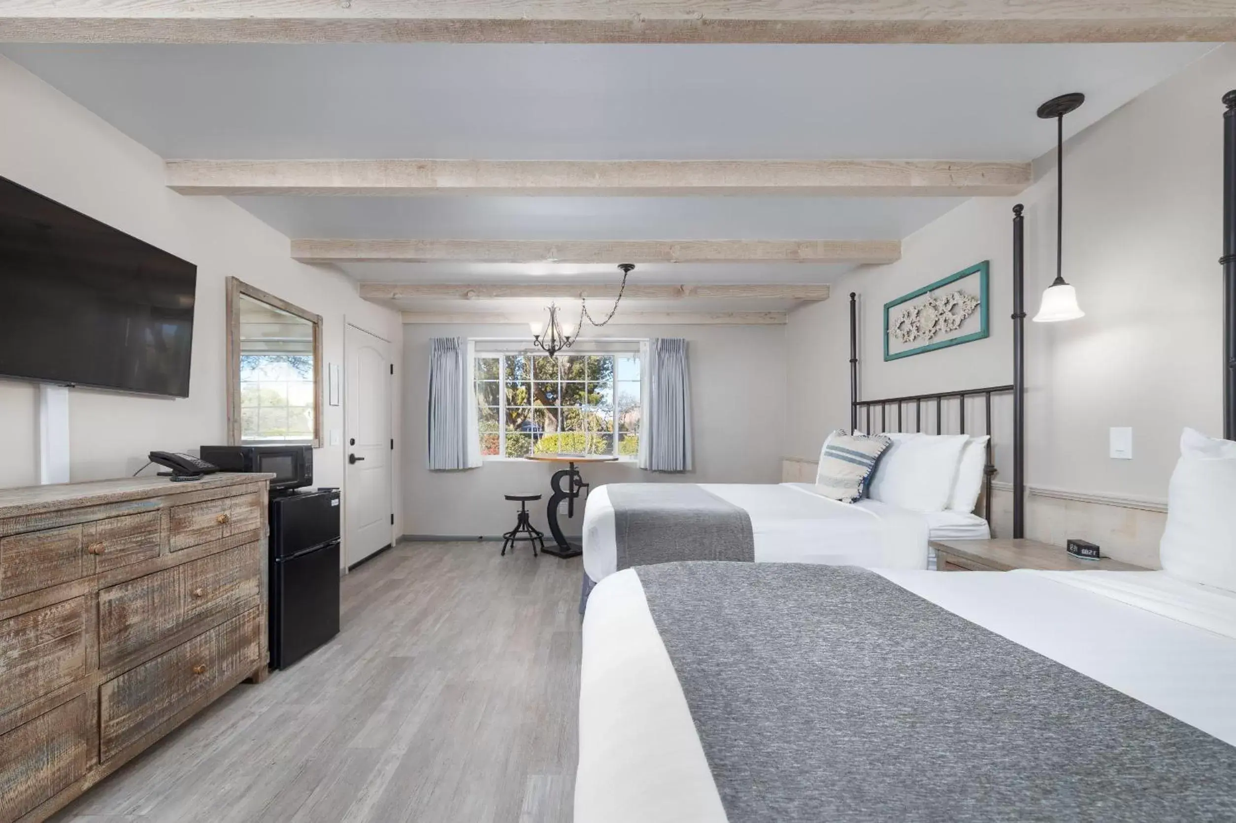 Traditional Garden Double Queen in Sky Ranch Lodge Traditional Garden Double Queen in Sky Ranch Lodge