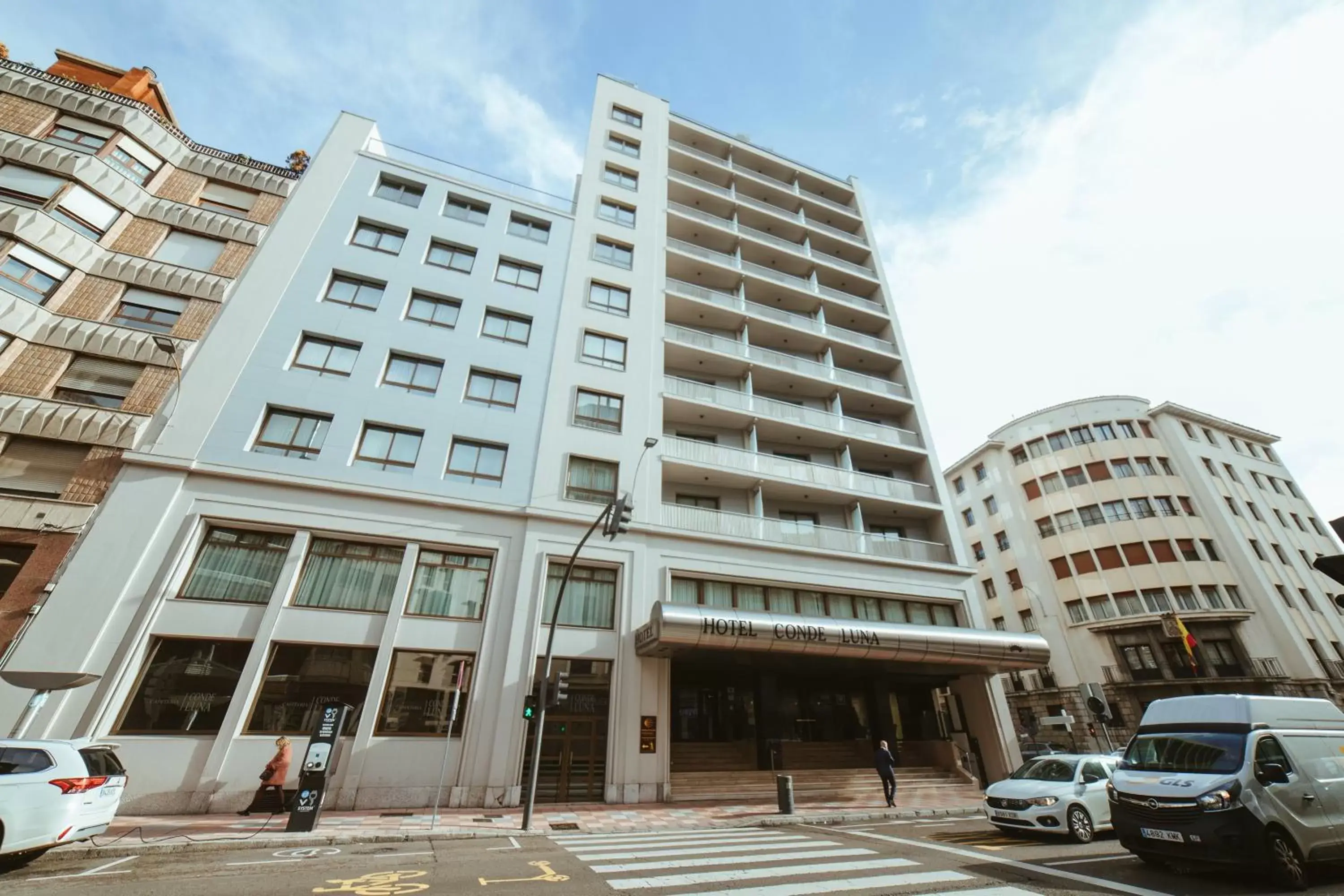 Property Building in Barceló León Conde Luna