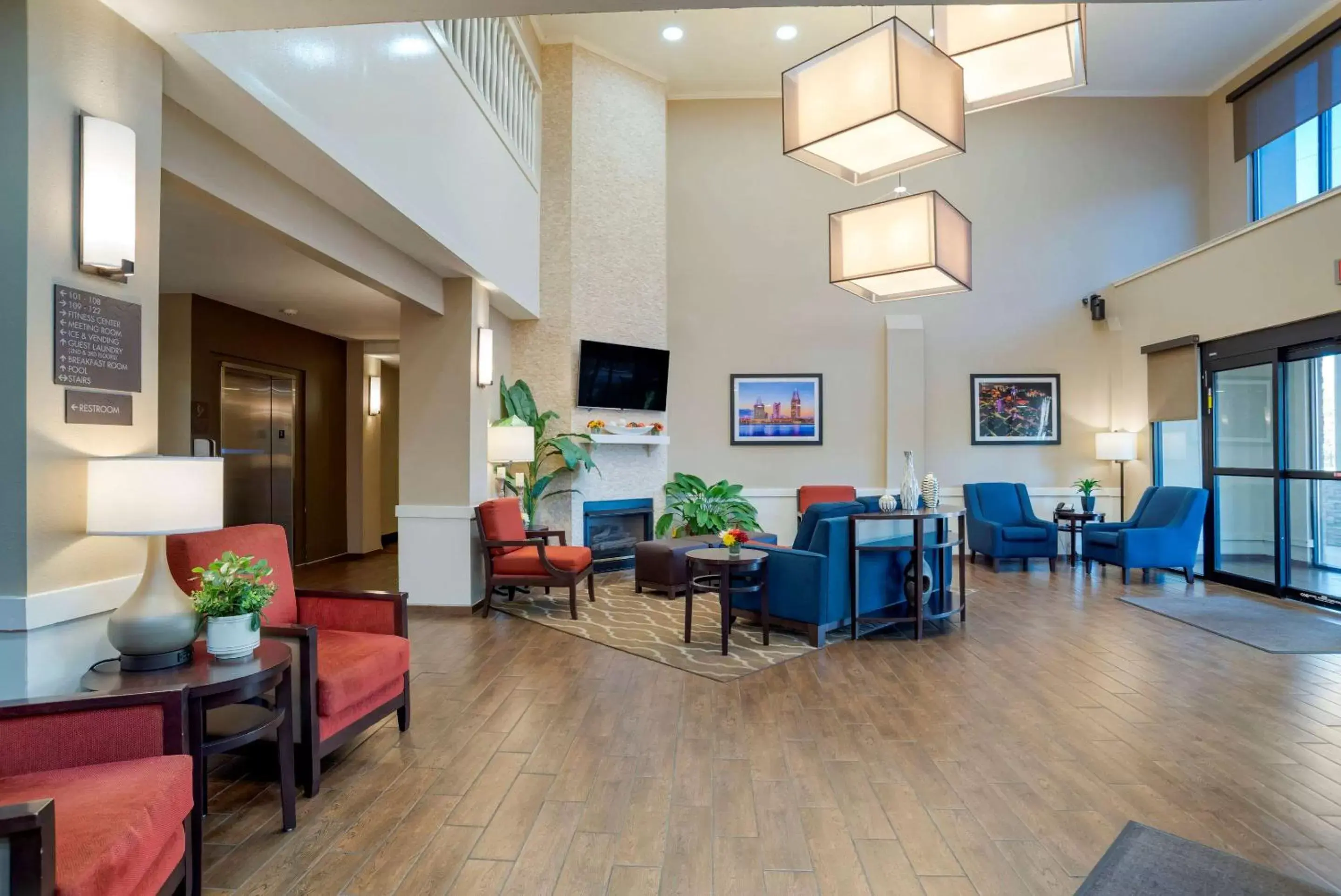 Lobby or reception in Comfort Suites Mobile East Bay
