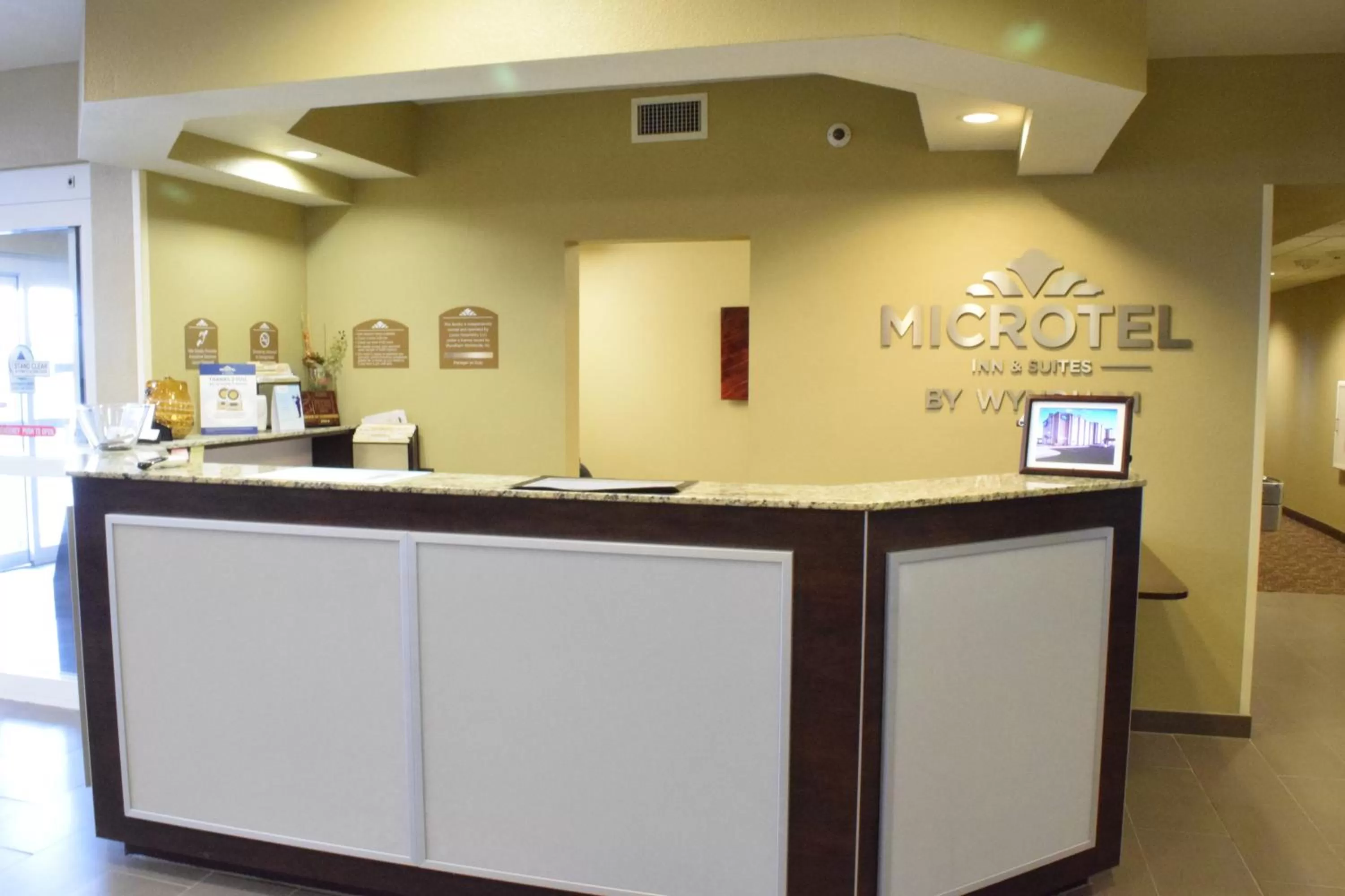 Lobby or reception in Microtel Inn and Suites Pecos