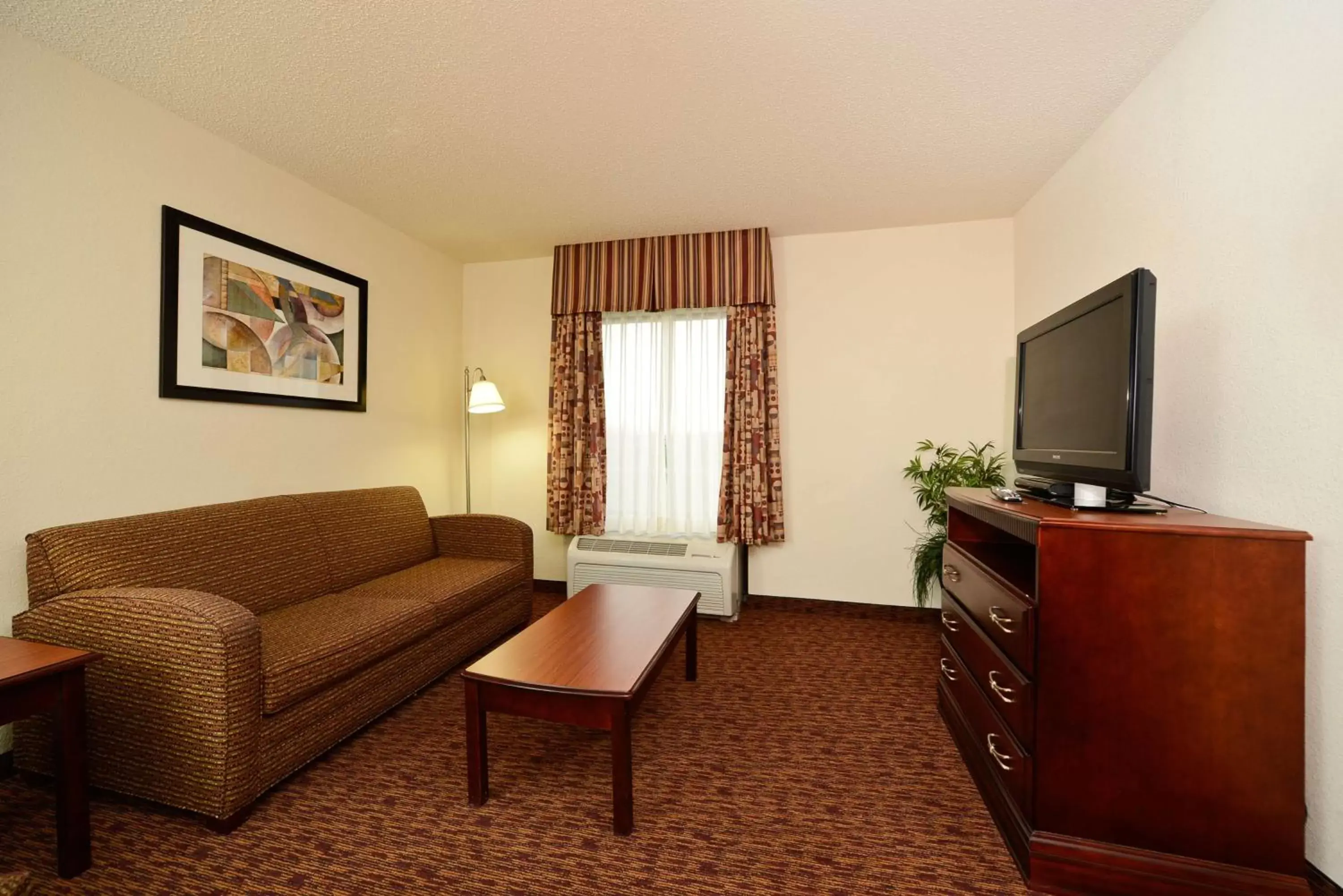 Bed, TV/Entertainment Center in Hampton Inn & Suites Muncie