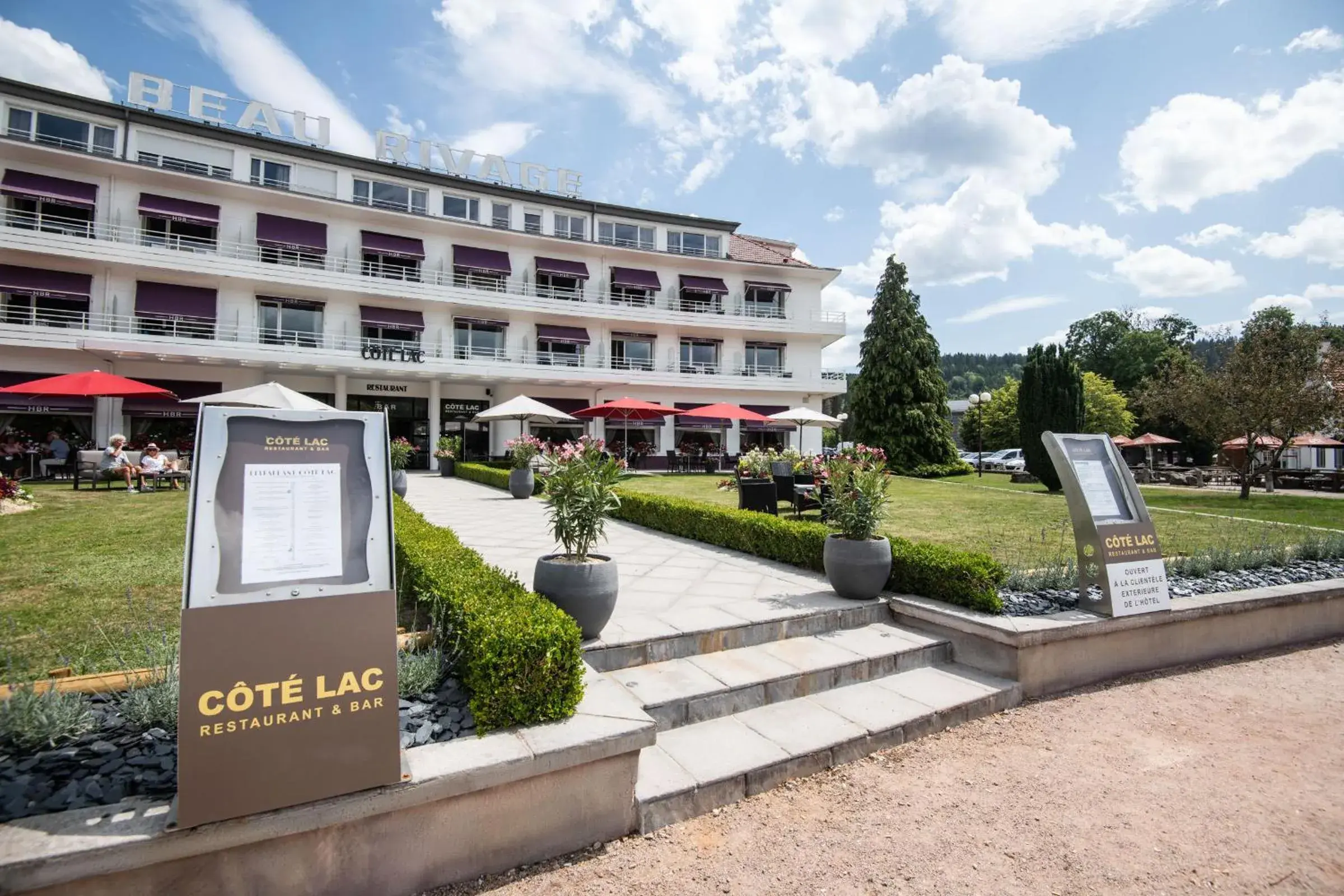 Property Building in Hôtel Le Beau Rivage