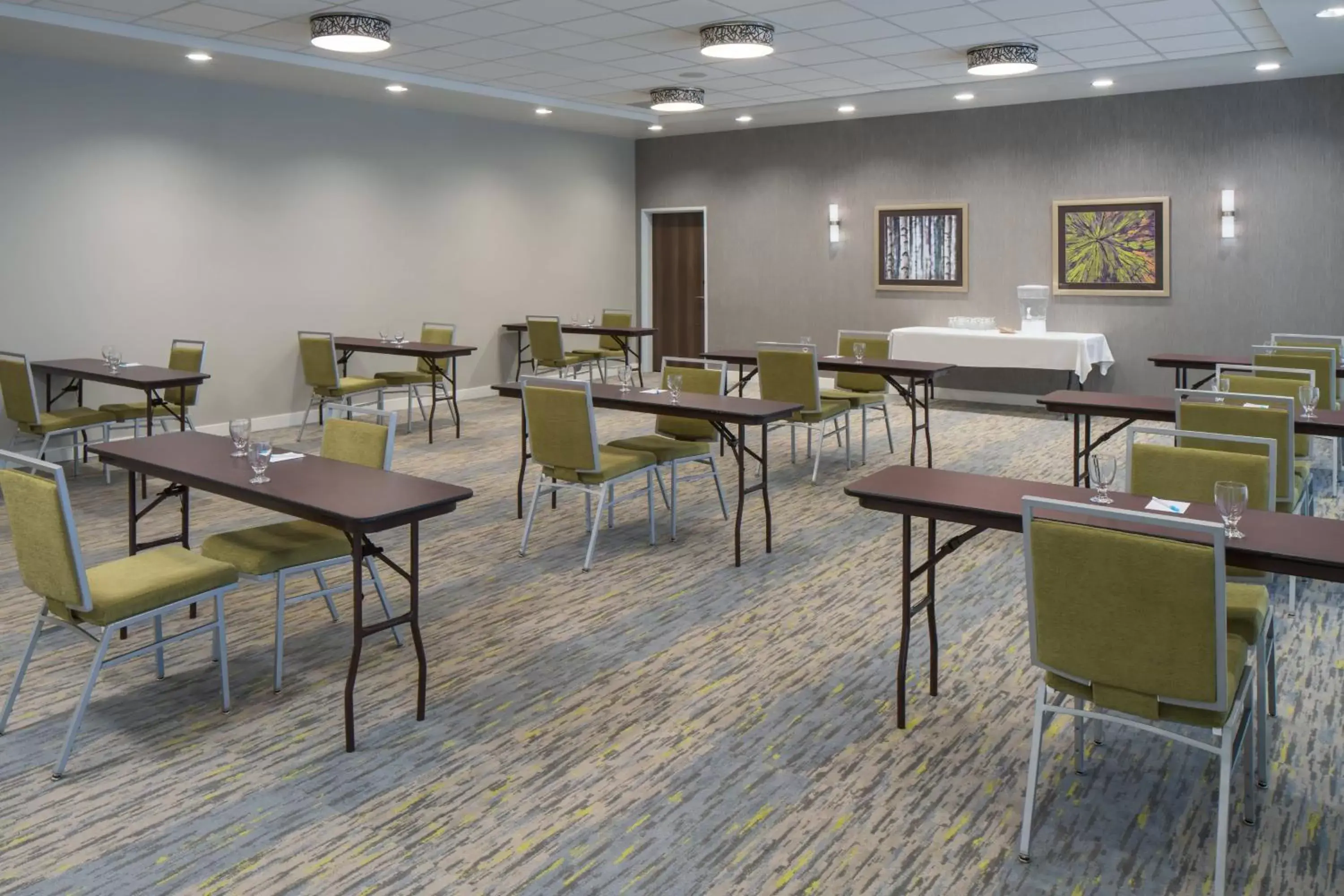 Meeting/conference room, Restaurant/Places to Eat in Fairfield Inn & Suites by Marriott Chicago Schaumburg
