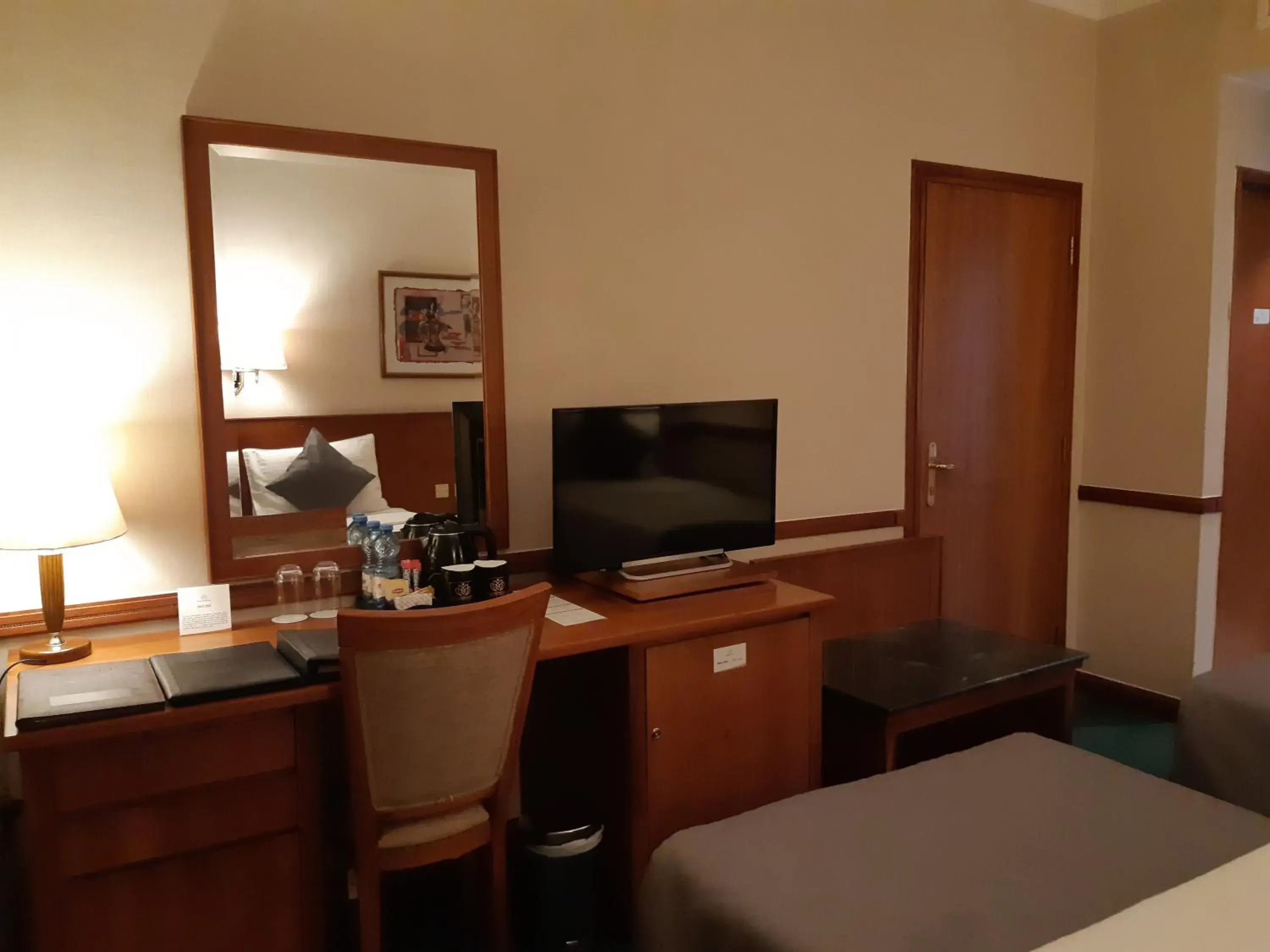 Bed, TV/Entertainment Center in Lotus Grand Hotel