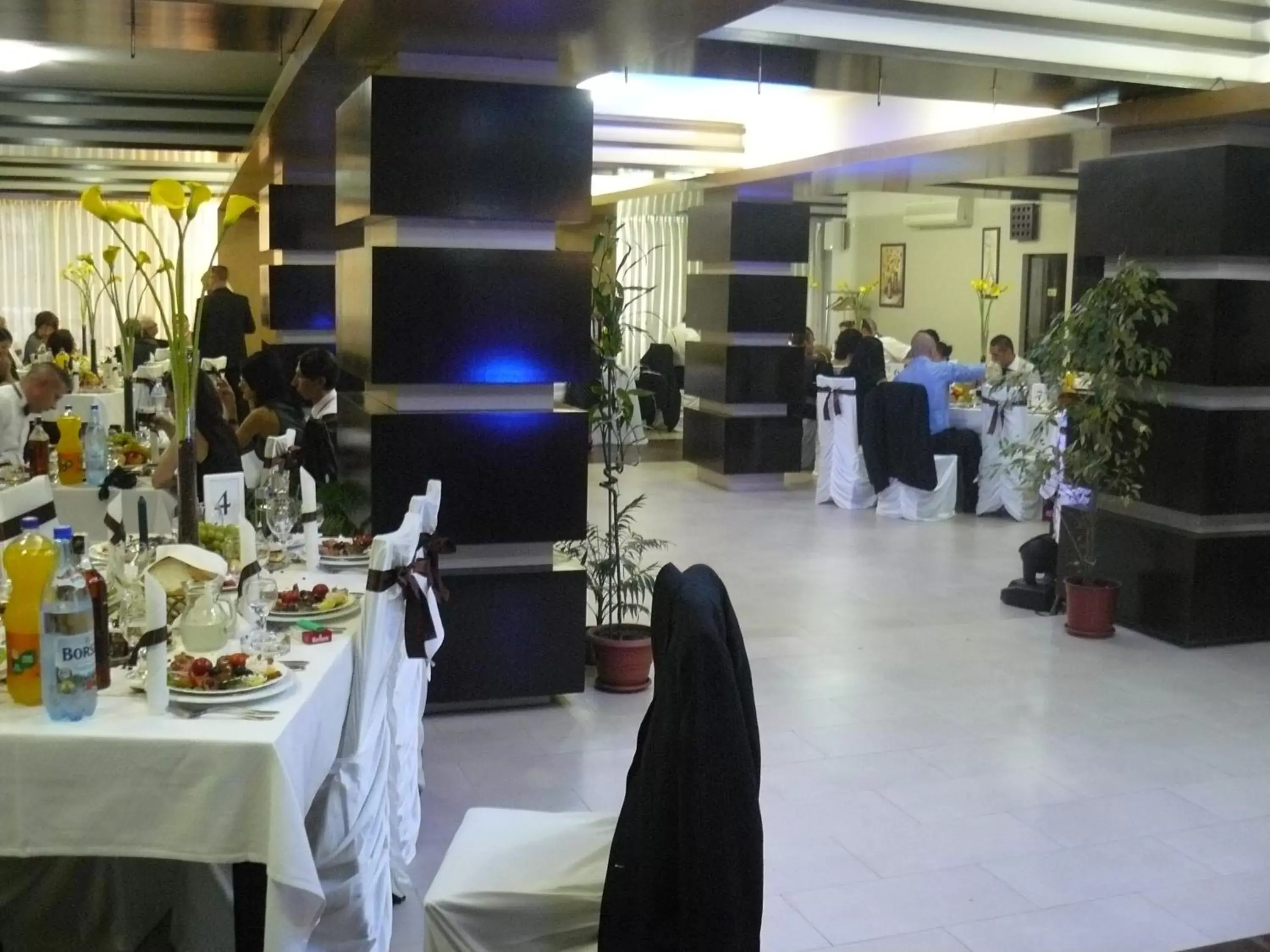 Restaurant/Places to Eat in Euro House Hotel