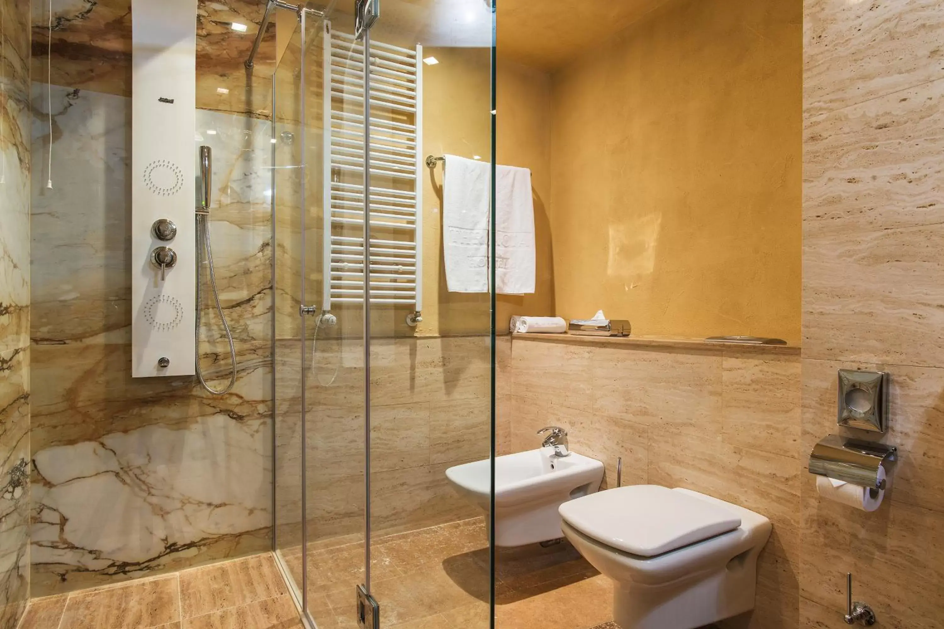 Shower, Bathroom in Rosslyn Thracia Hotel Sofia