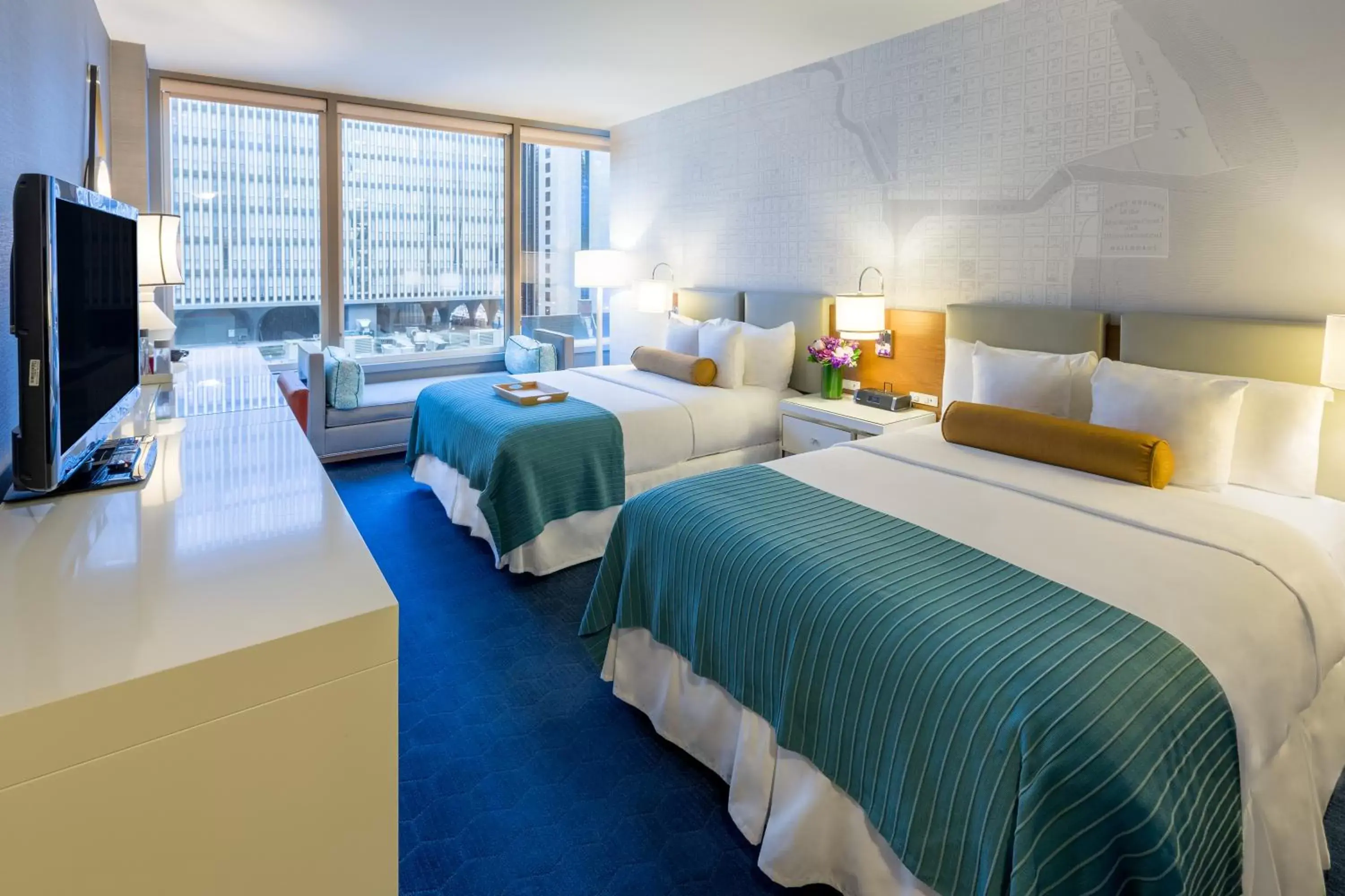 Photo of the whole room, Bed in Kinzie Hotel