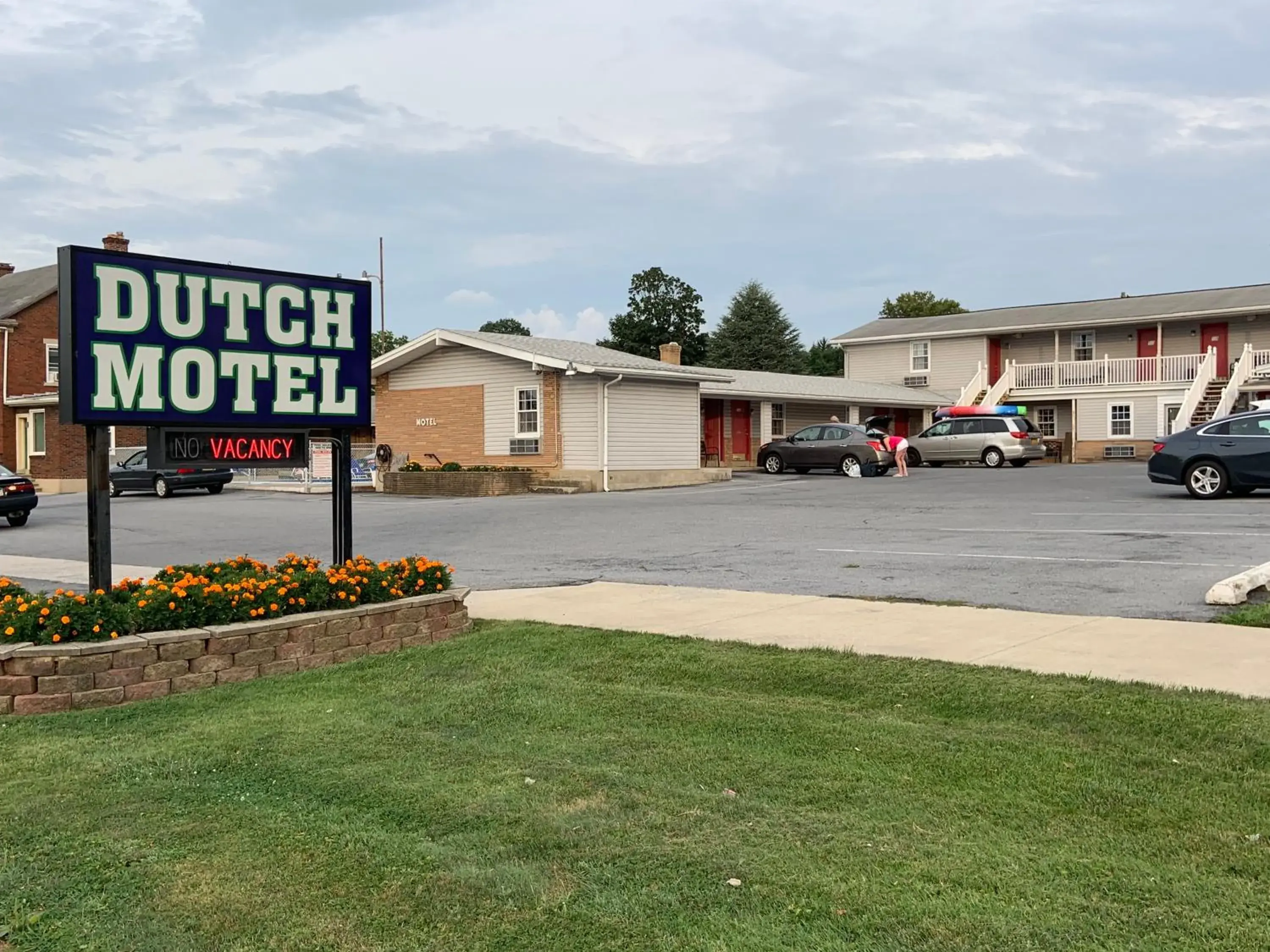 Property Building in Dutch Motel Palmyra