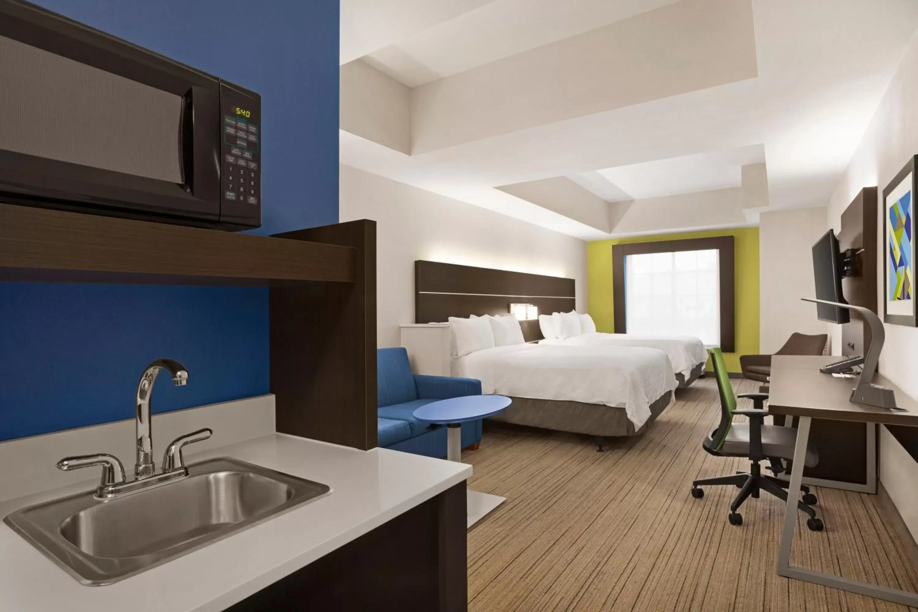 Photo of the whole room, Kitchen/Kitchenette in Holiday Inn Express Hotel & Suites Durant, an IHG Hotel