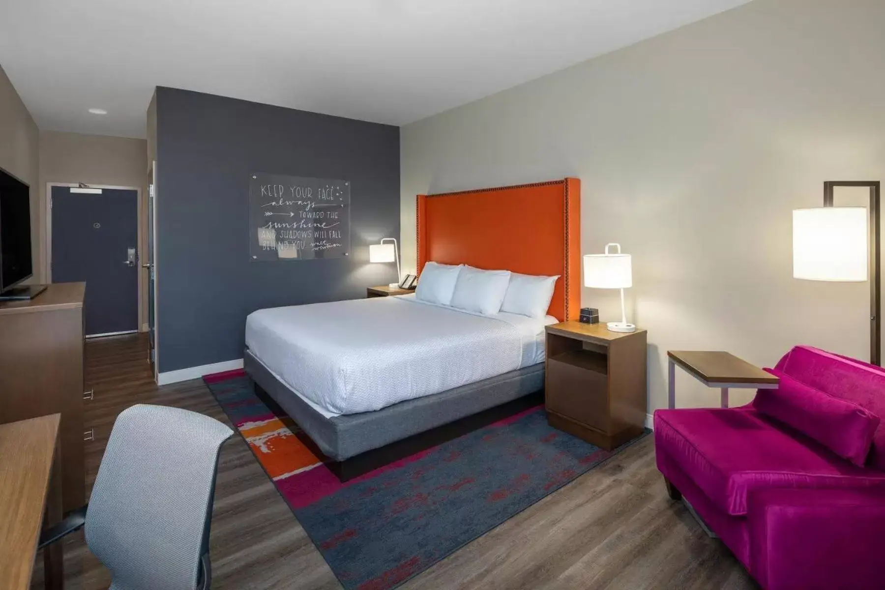 Photo of the whole room, Bed in La Quinta Inn & Suites by Wyndham Wisconsin Dells- Lake Delton