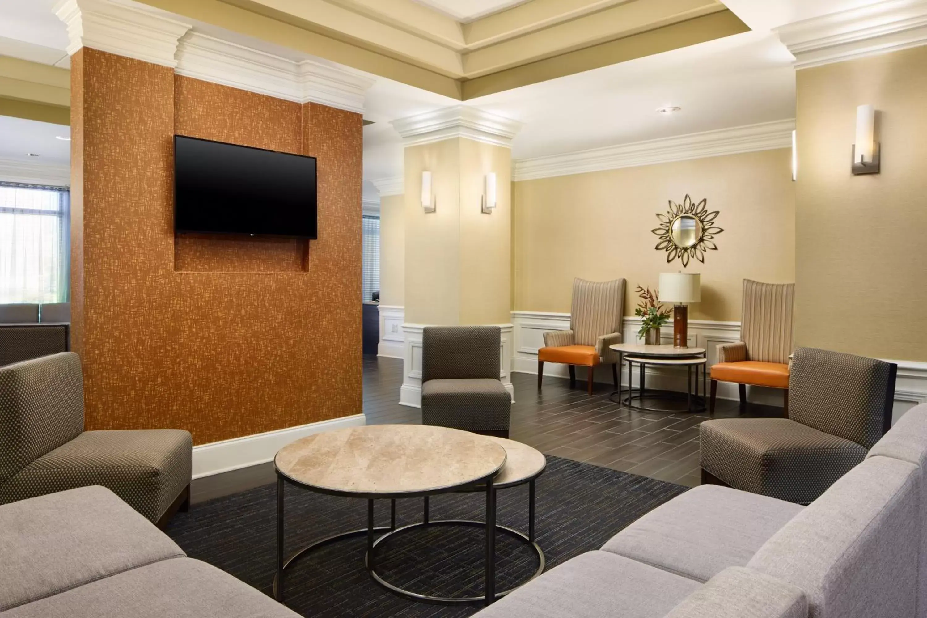 Lobby or reception in Holiday Inn Express & Suites Alpharetta, an IHG Hotel