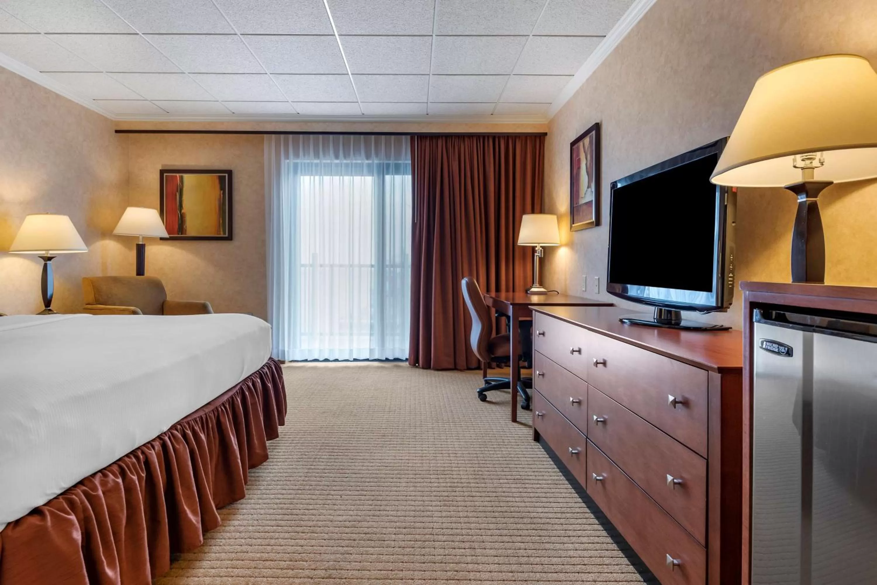 Bedroom, Bed in Best Western Plus Oswego Hotel and Conference Center