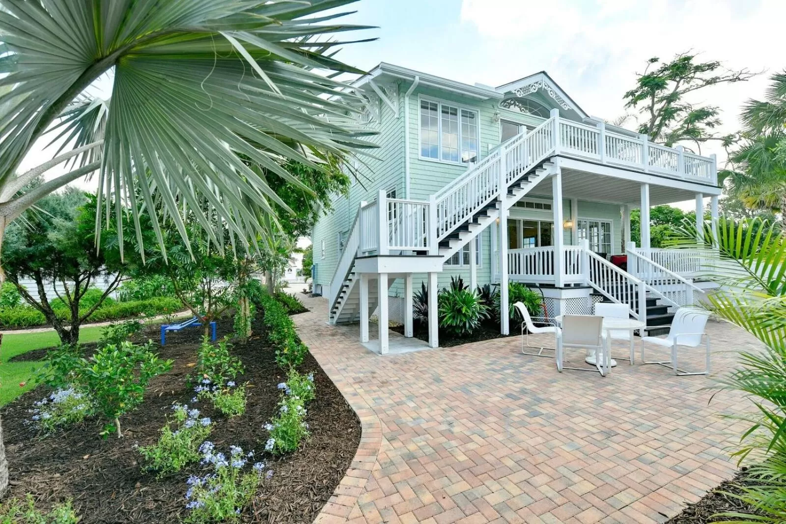 Property building in Old Colorado Inn