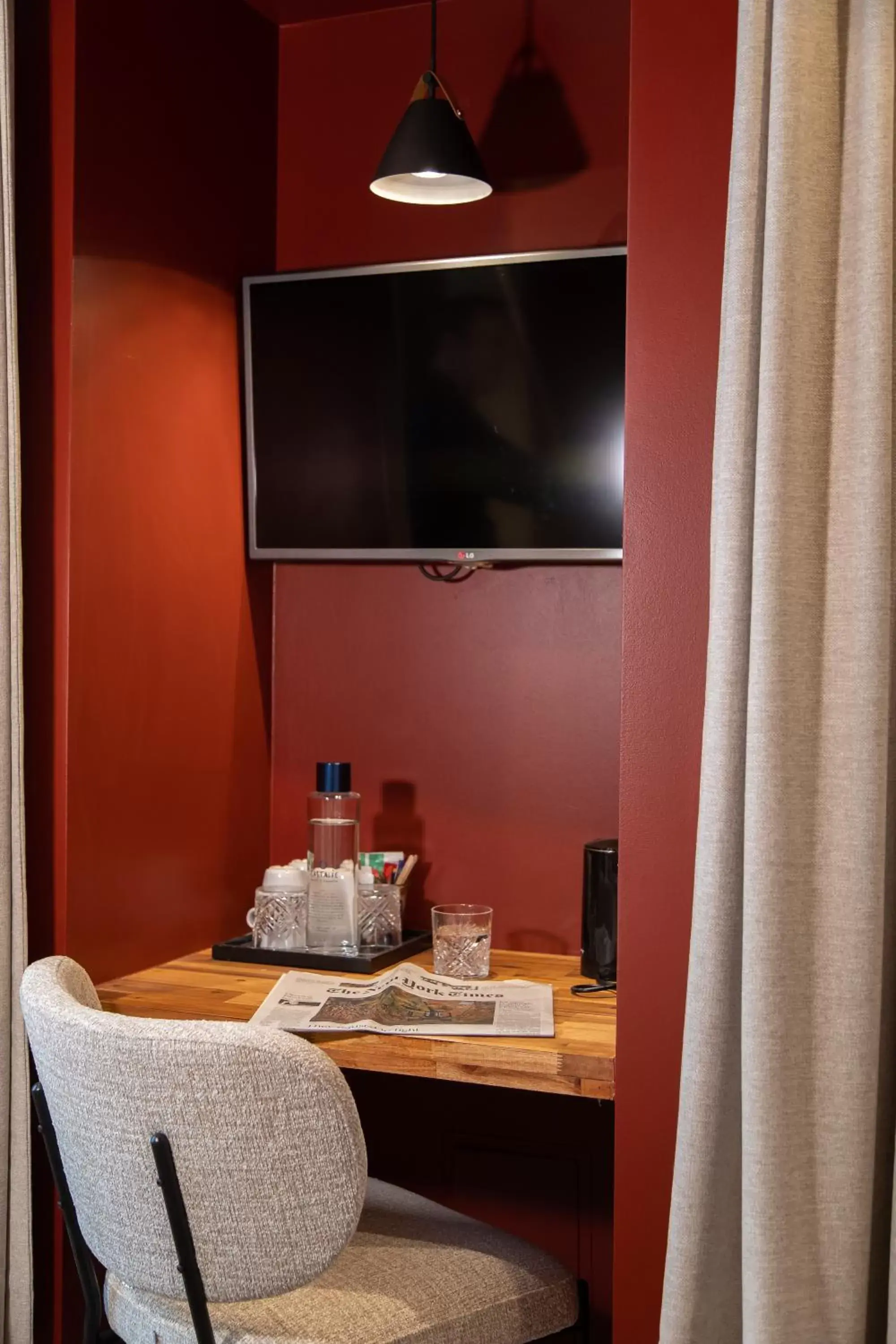 TV and multimedia, TV/Entertainment Center in Hotel Sacha