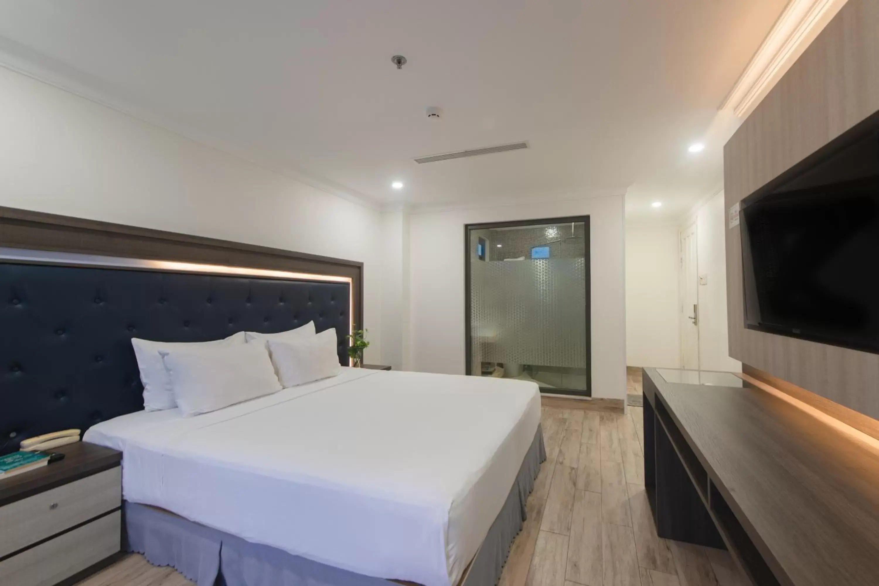 Toilet, Bed in Seven Seas Hotel Nha Trang