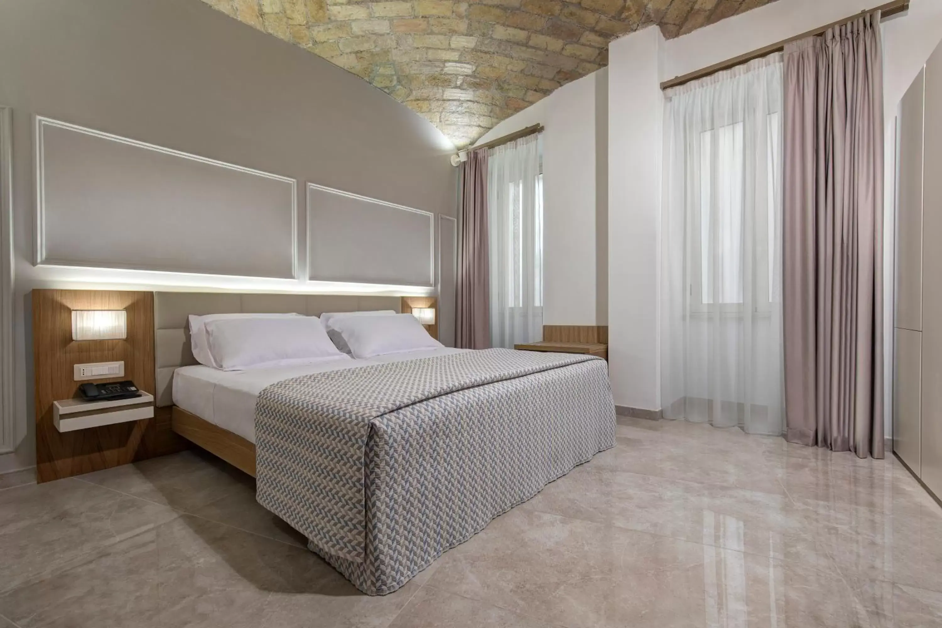 Bed in Magica Luna Boutique Hotel - Roma