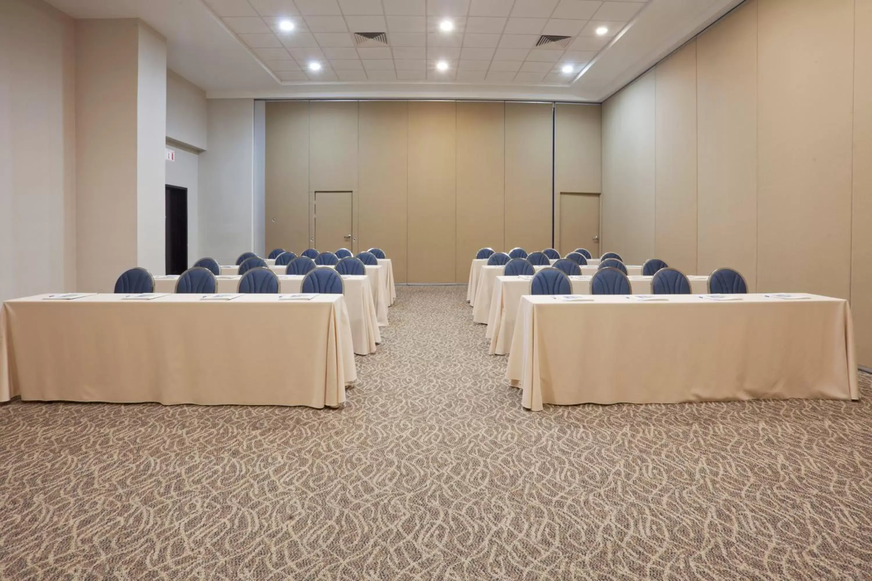 Meeting/conference room in Holiday Inn Express Ciudad Del Carmen, an IHG Hotel