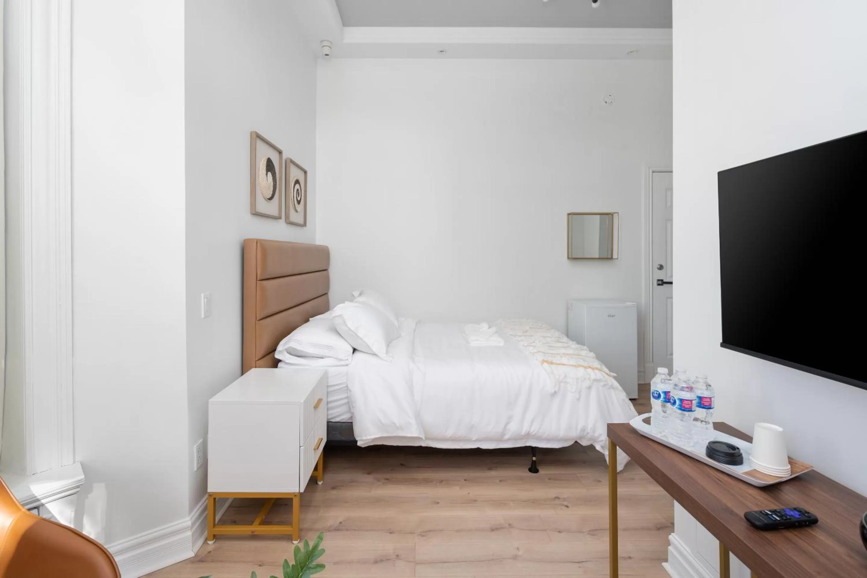 Bed in Le Penfield Par Nomade MTL