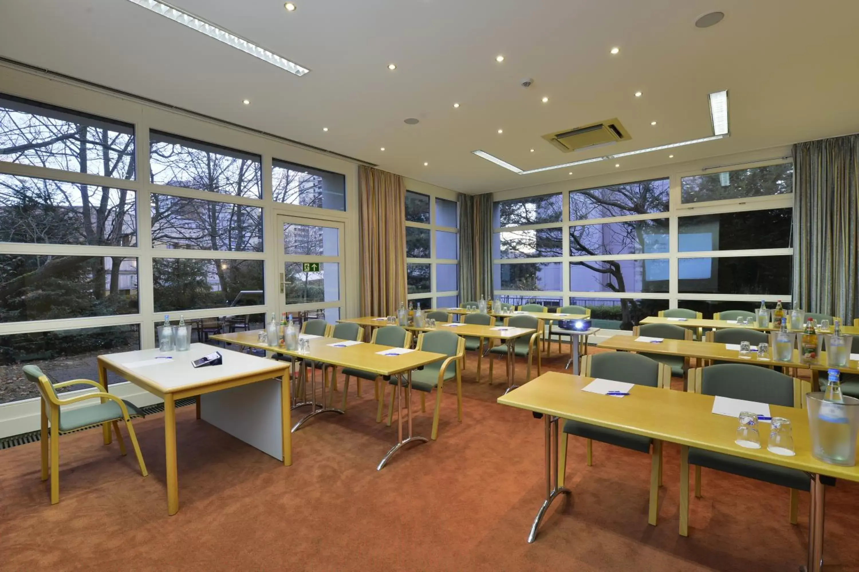 Meeting/conference room, Restaurant/Places to Eat in PLAZA INN Leonberg