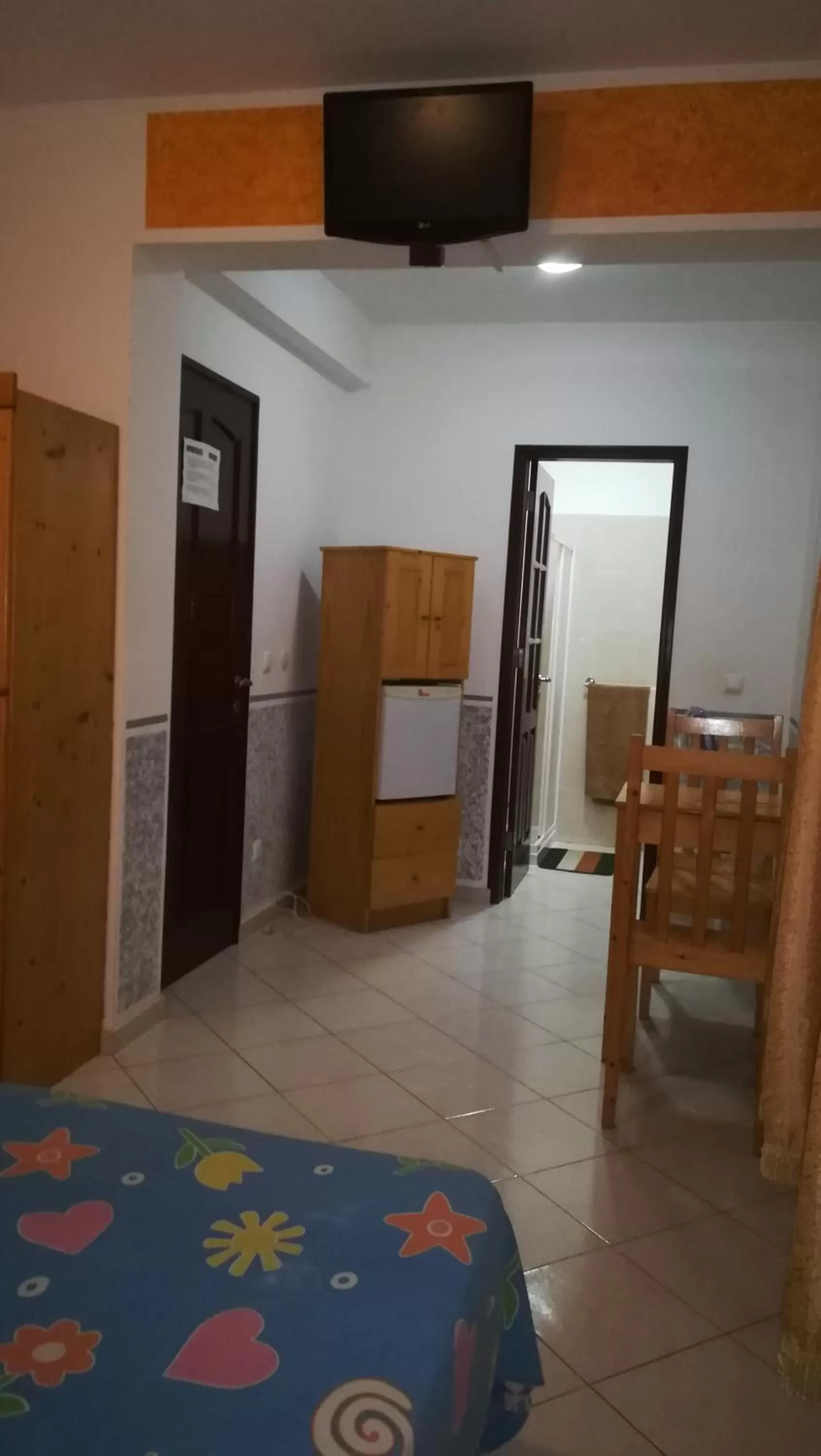 TV/Entertainment Center in Basic Hotel