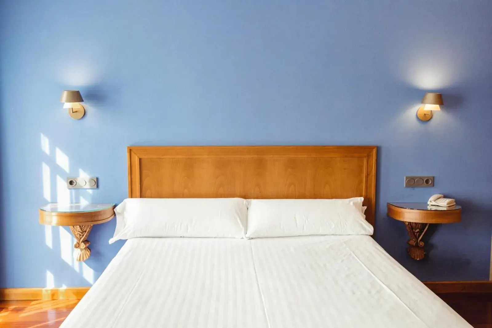 Standard Queen Room in Hotel El Sella Standard Queen Room in Hotel El Sella