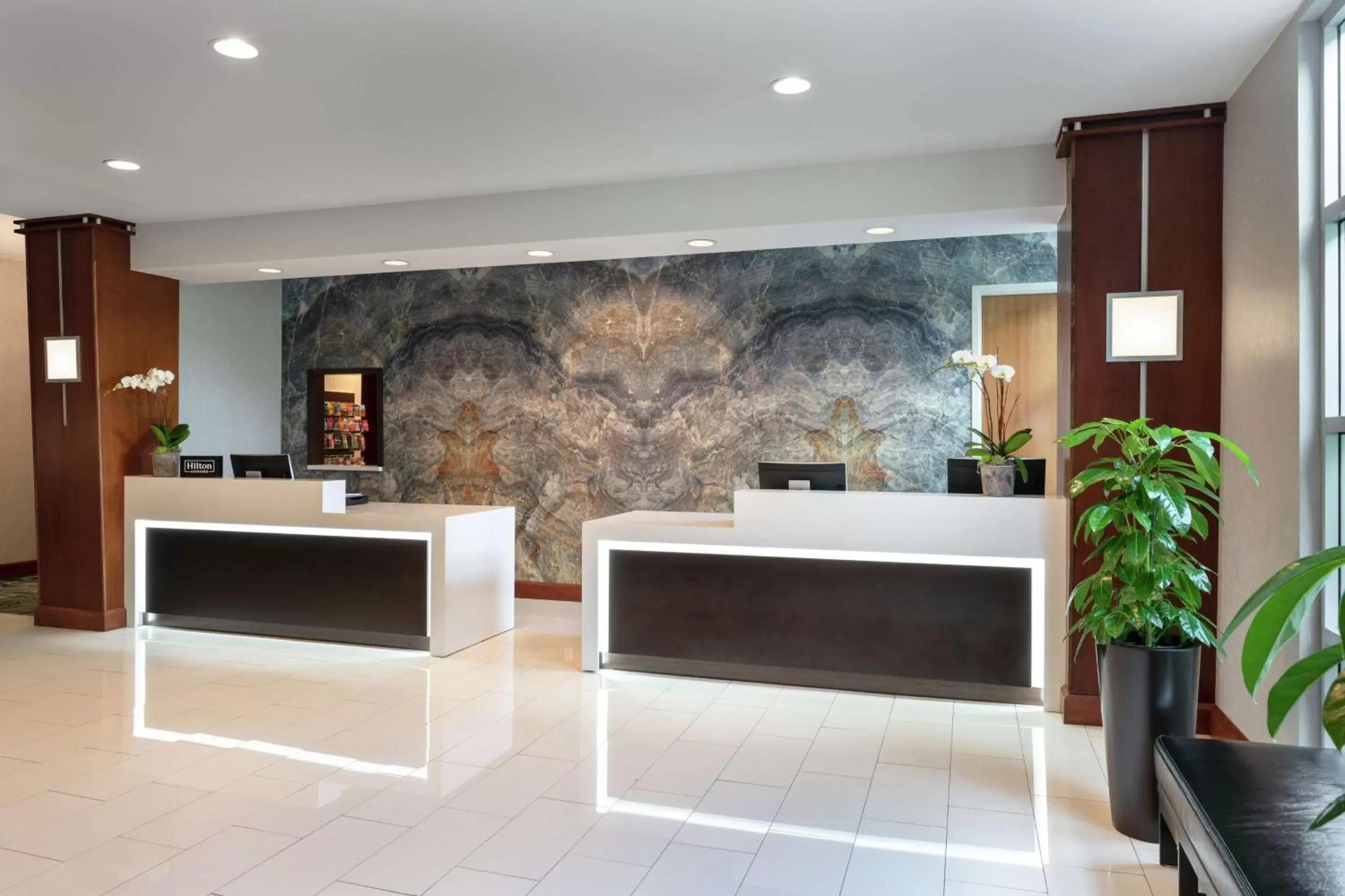 Lobby or reception, Lobby/Reception in DoubleTree by Hilton San Francisco Airport North Bayfront