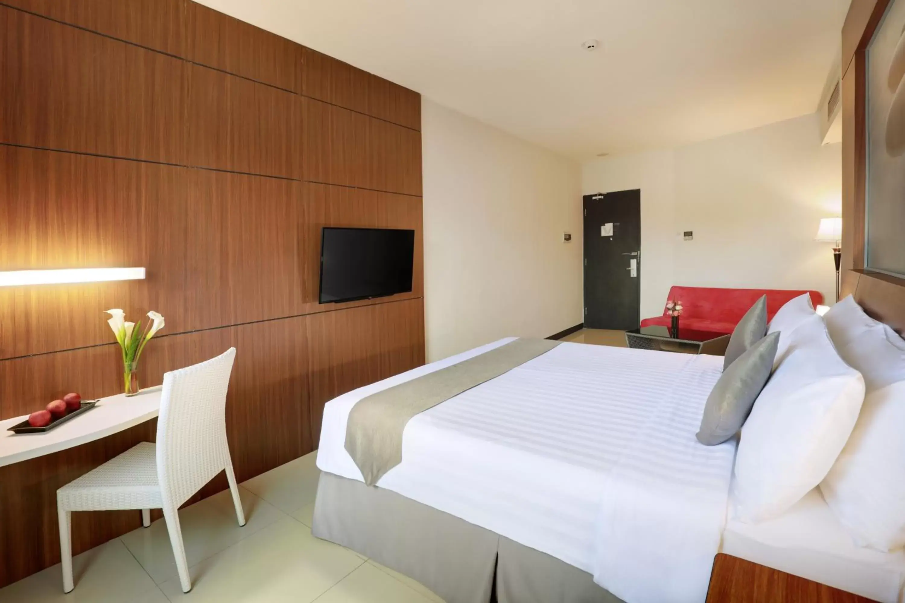 Bedroom, Bed in Hotel Neo Palma Palangkaraya by ASTON