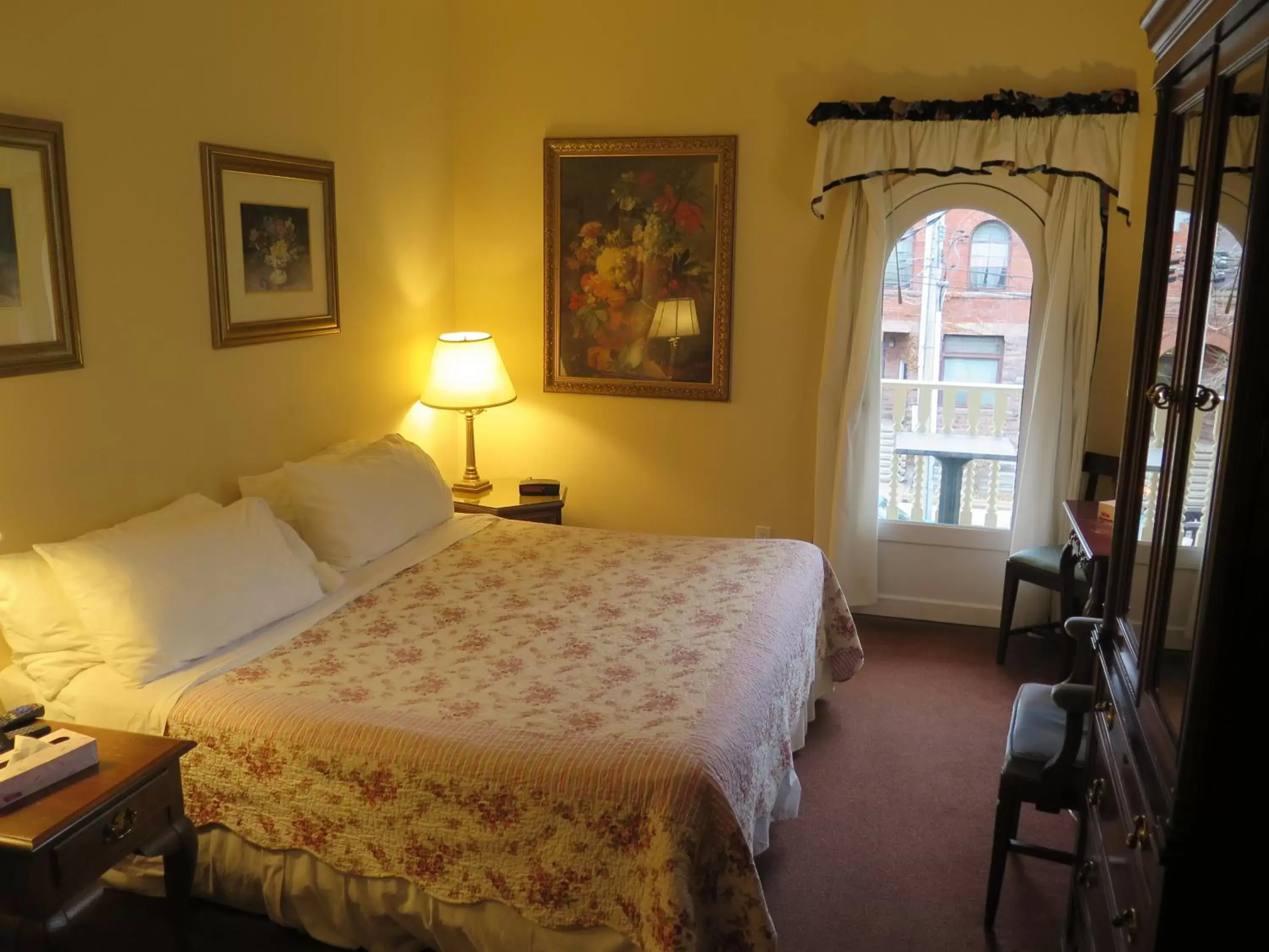 Bedroom, Bed in Madison Manor Boutique Hotel