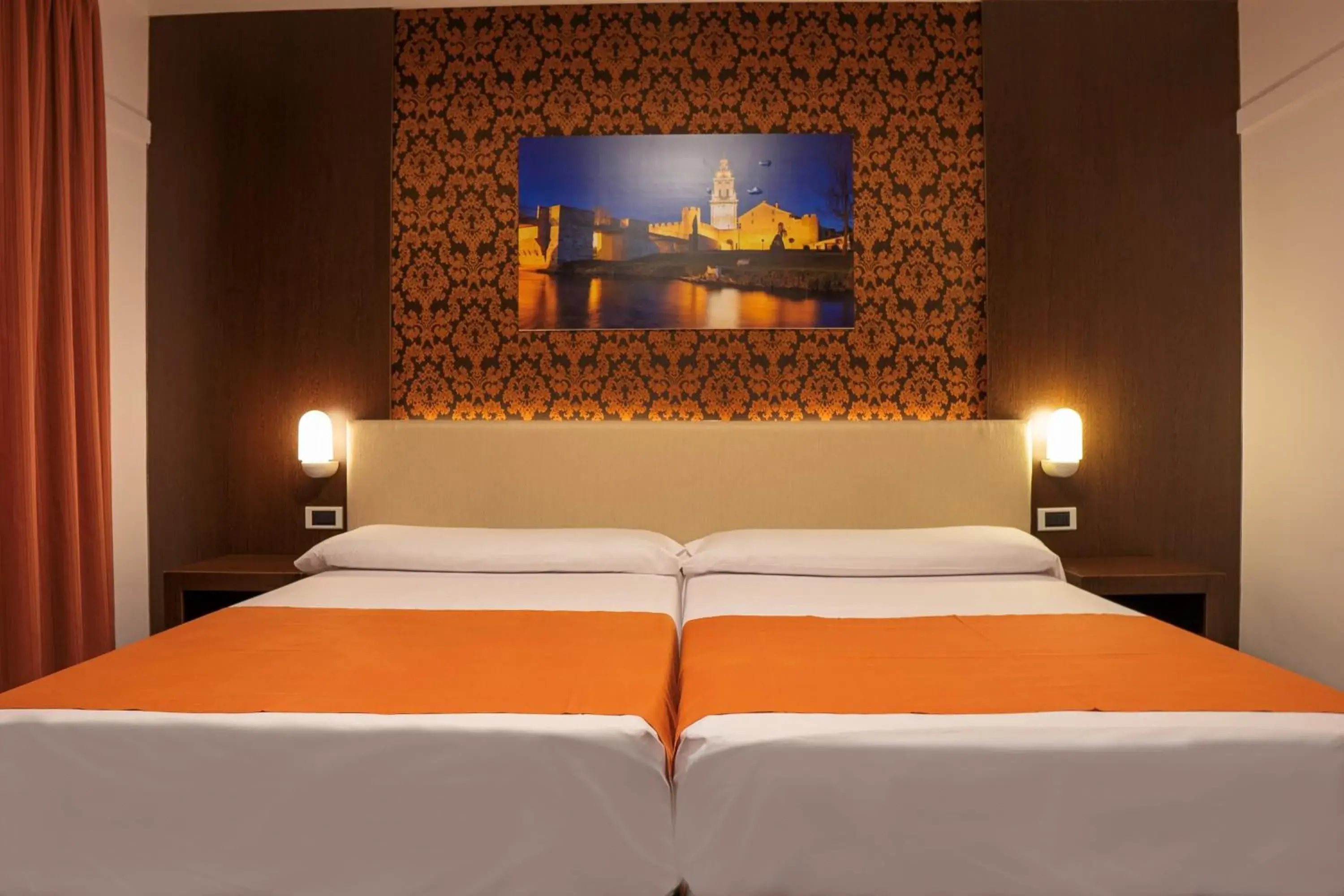 Bedroom, Bed in Hotel Spa Rio Ucero