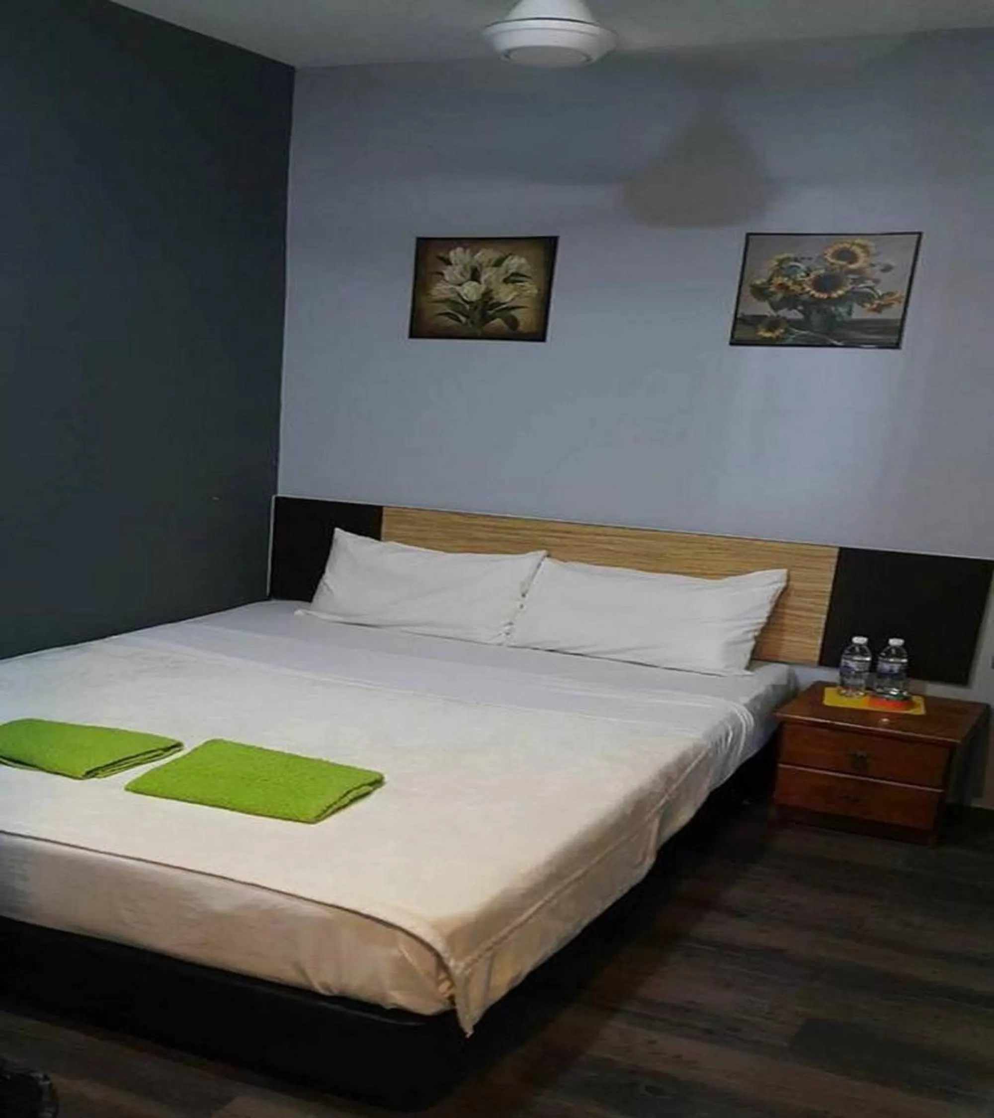 Bathroom, Bed in Lucky Hotel