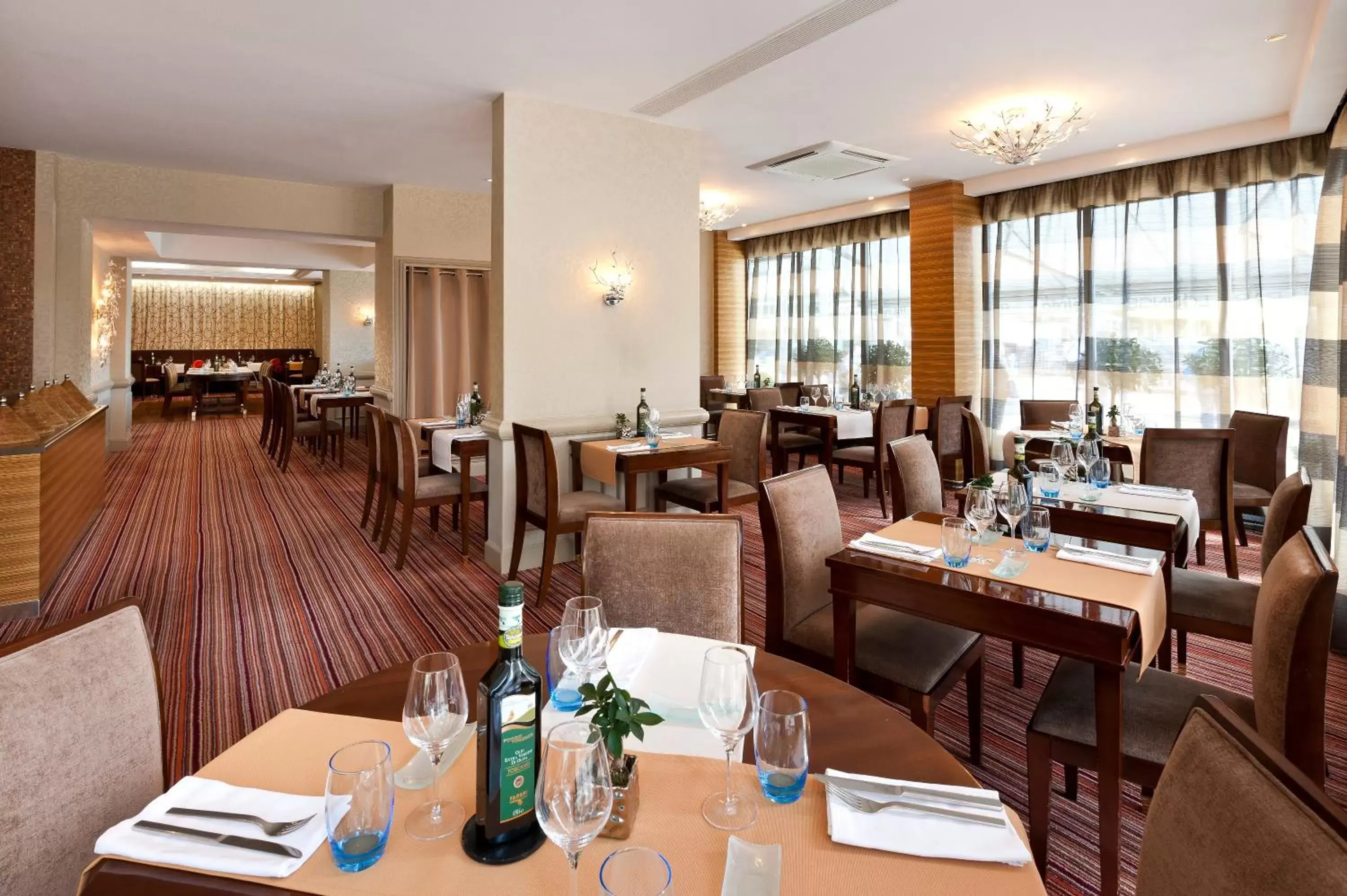 Restaurant/places to eat in Warwick Geneva Restaurant/places to eat in Warwick Geneva