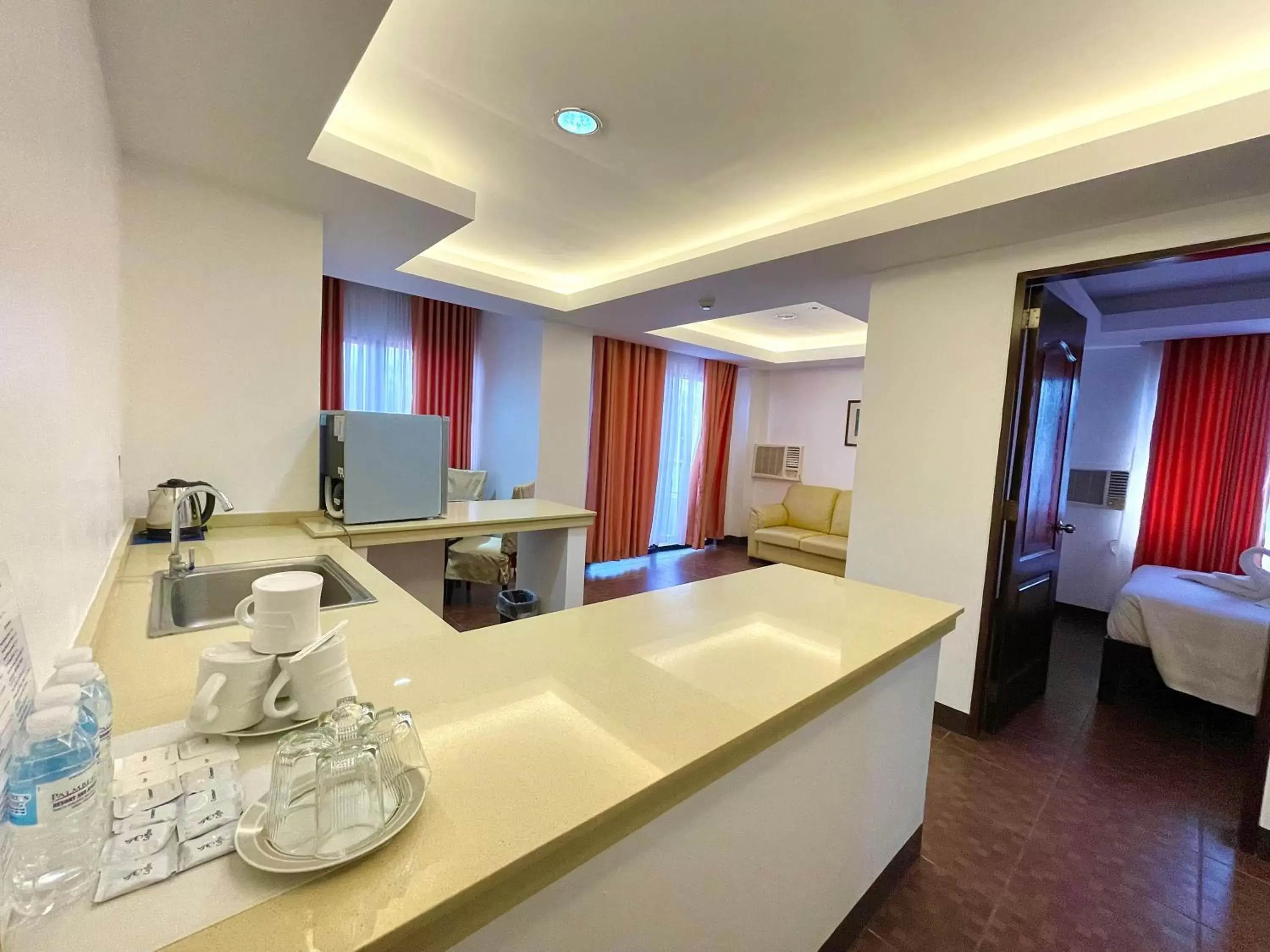 Kitchen or kitchenette, Bathroom in Palmbeach Resort & Spa