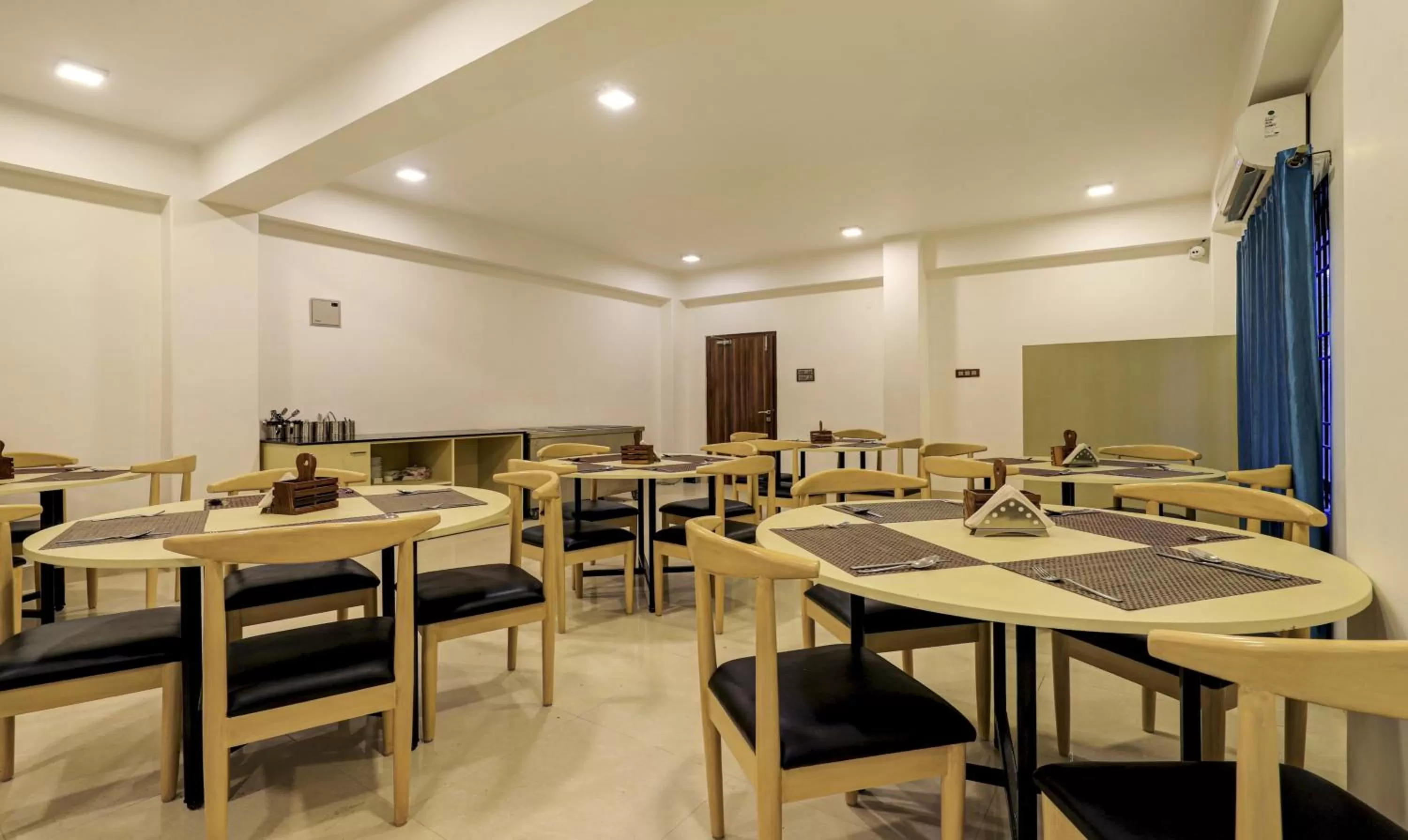 Restaurant/places to eat in Treebo Arna Residency